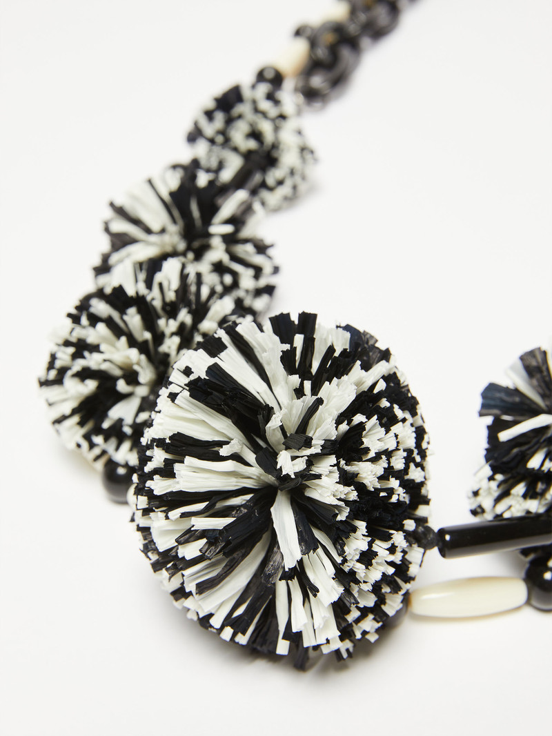 CAMMEO Resin and viscose necklace 2