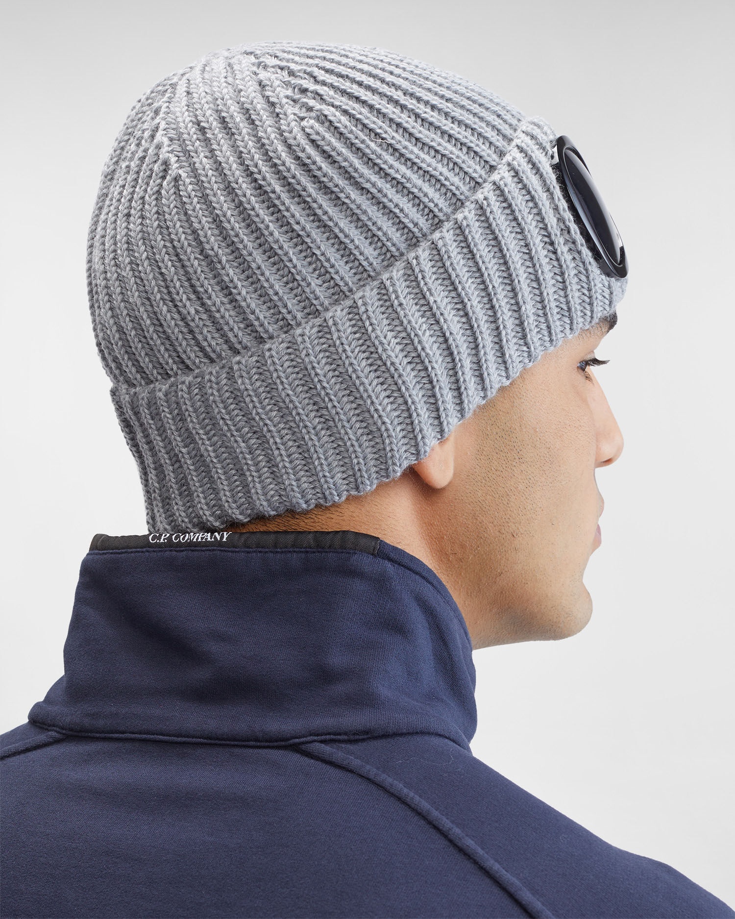 Cp company grey beanie best sale