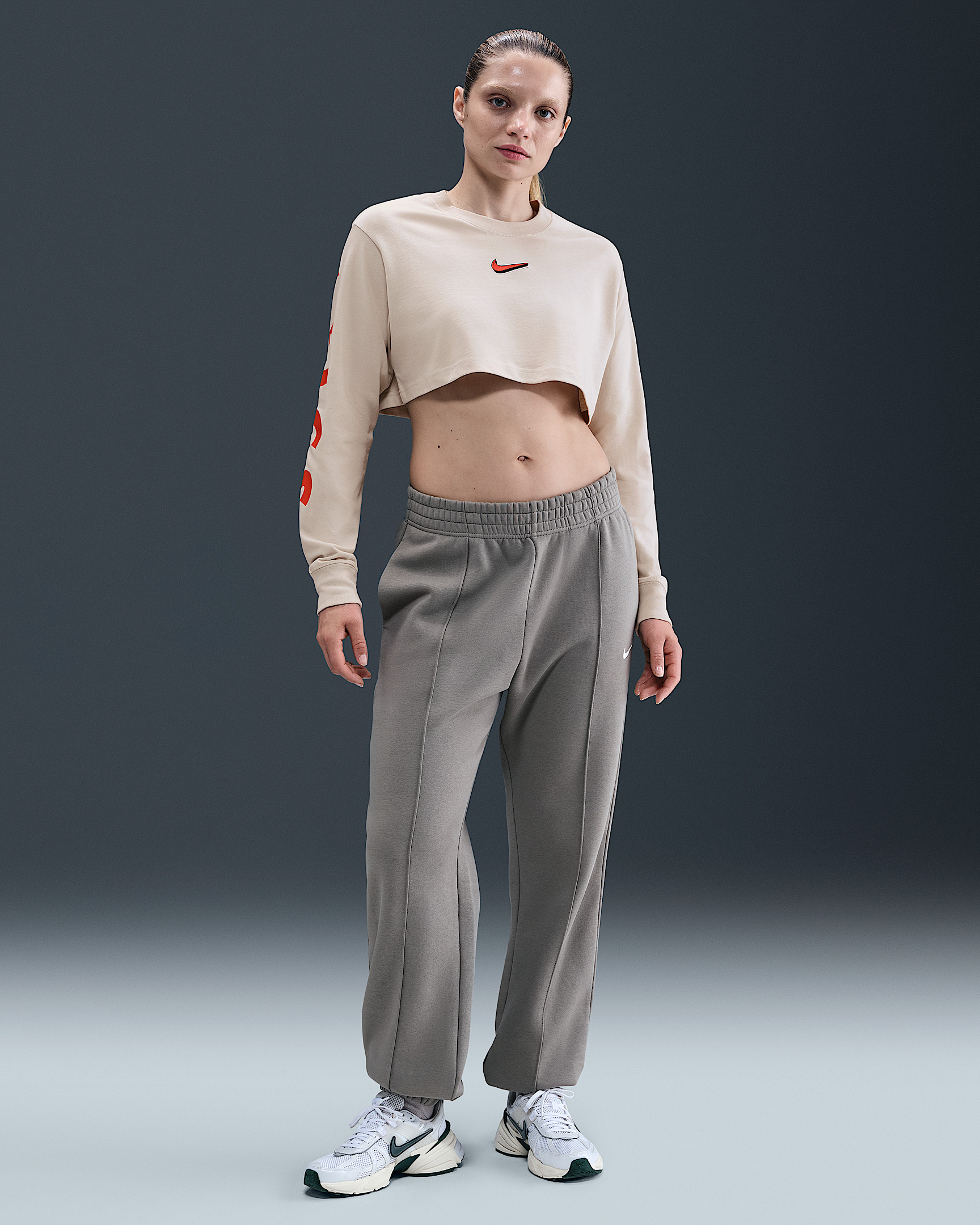 Nike Sportswear Women's Oversized Long-Sleeve Cropped T-Shirt - 4