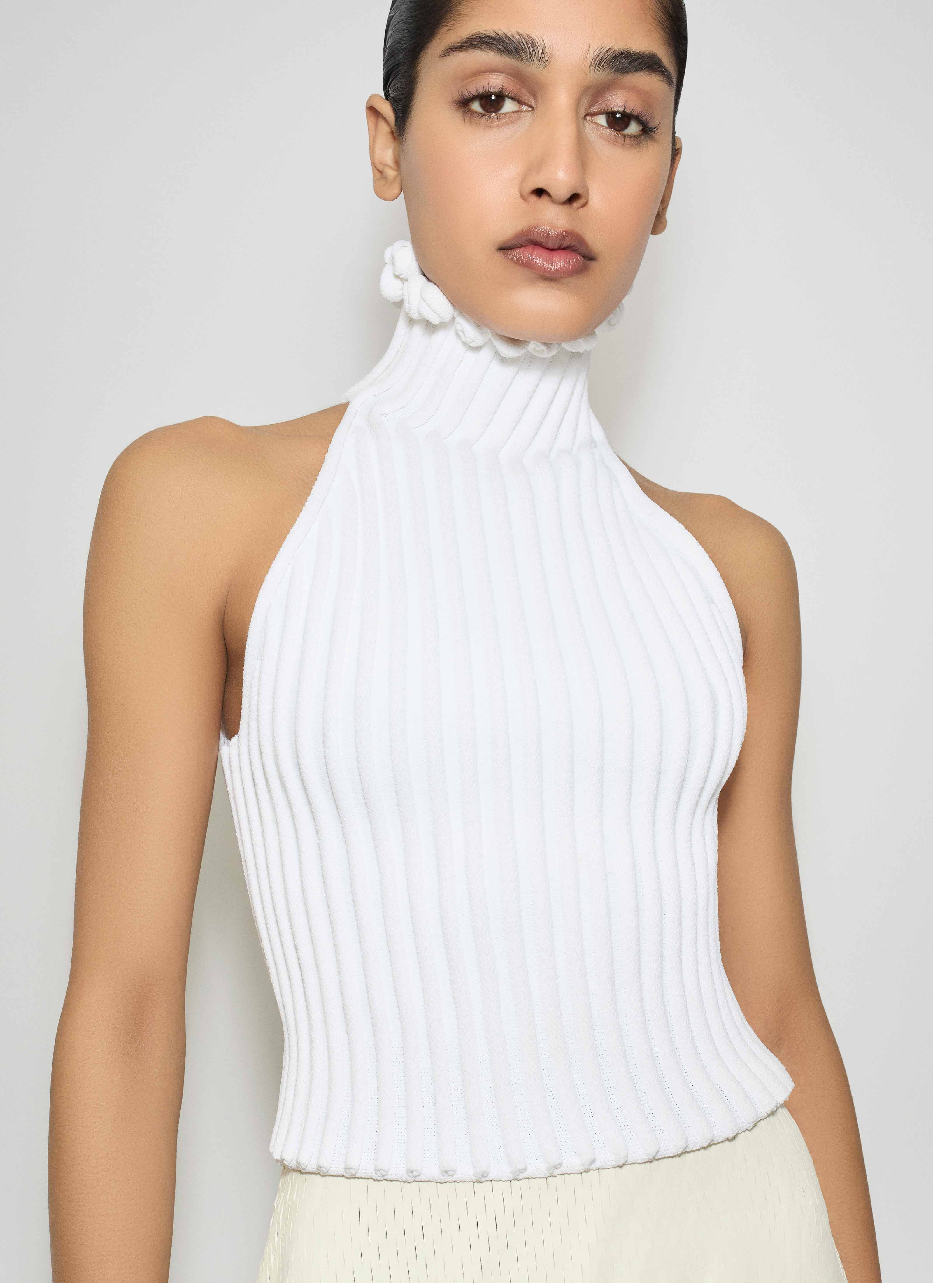 RIBBED KNIT CURLED TRIMMED HALTER TOP - 3