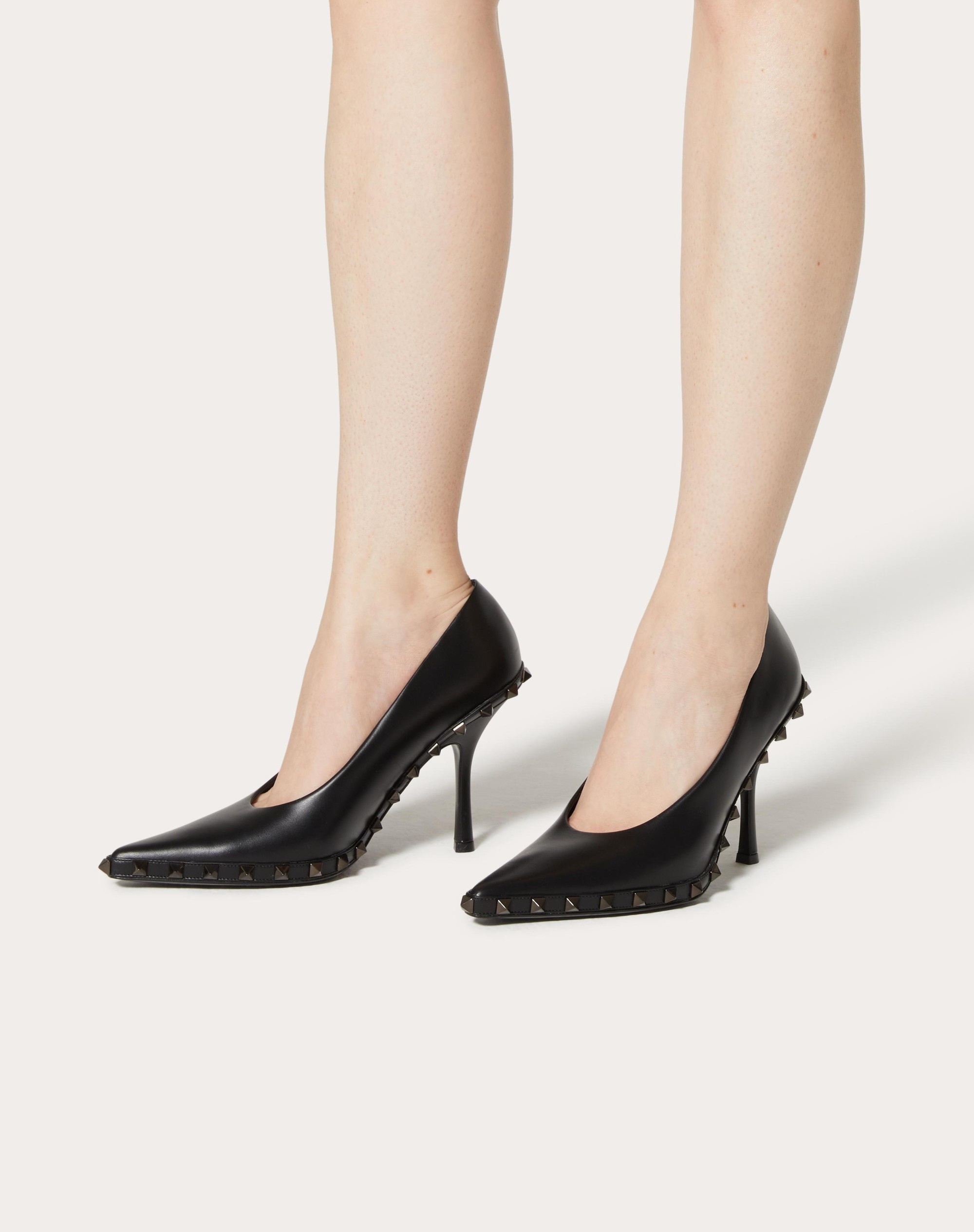 ROCKSTUD PUMPS IN CALFSKIN WITH TONE-ON-TONE STUDS 100MM - 6