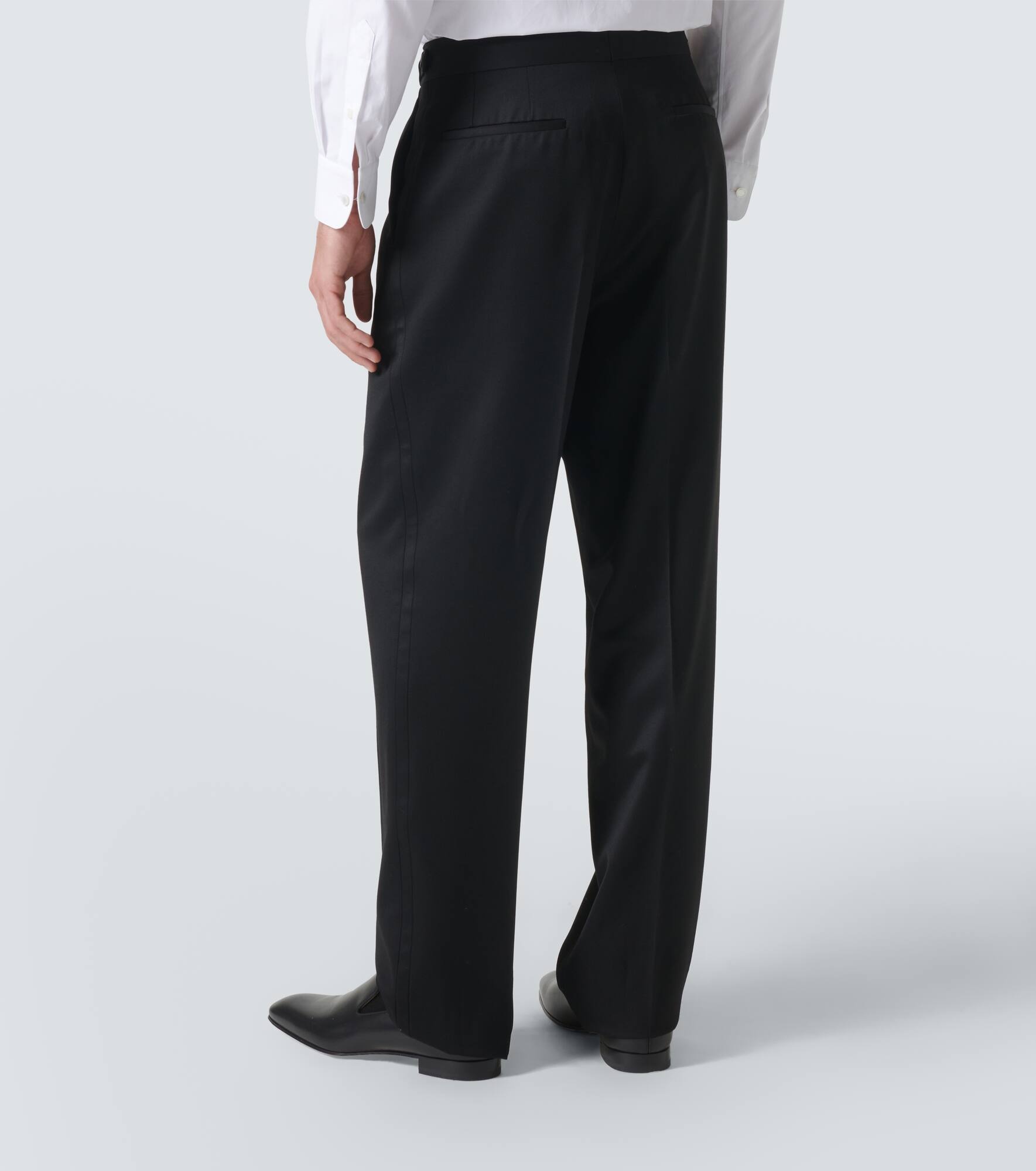 Double-breasted wool and silk suit - 6