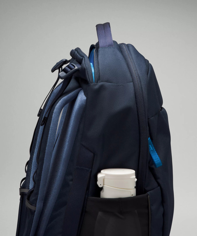 Triple-Zip Backpack 28L 4