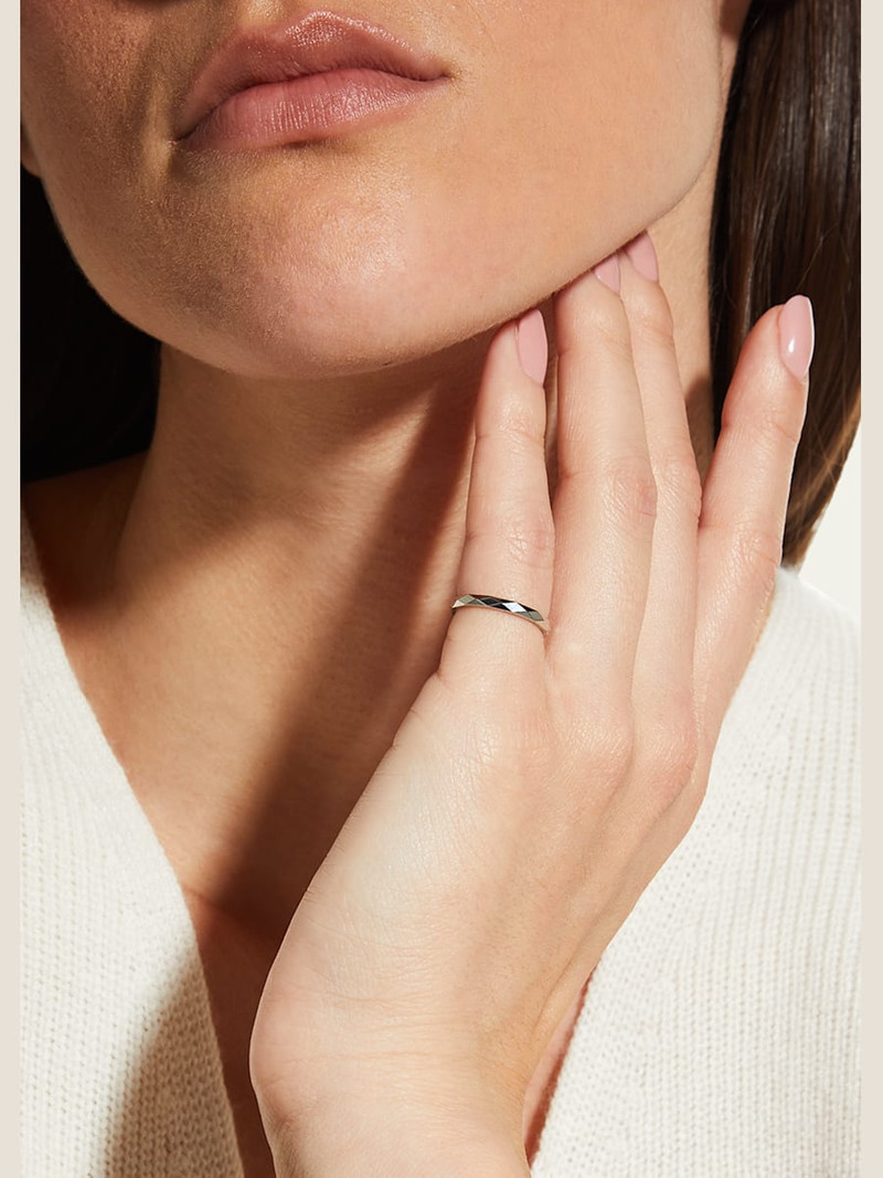 Boucheron Facette Medium Platinum Wedding Band Ring outlook