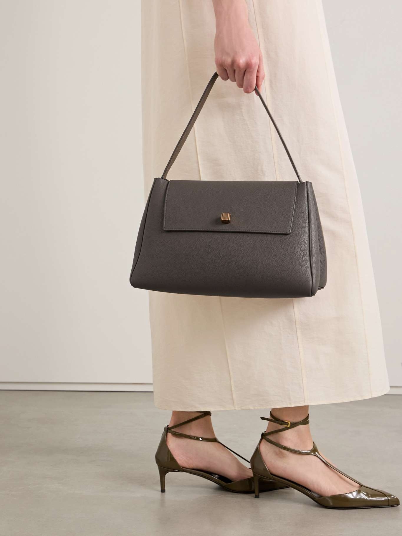 Audrey textured-leather shoulder bag Anthracite - 2