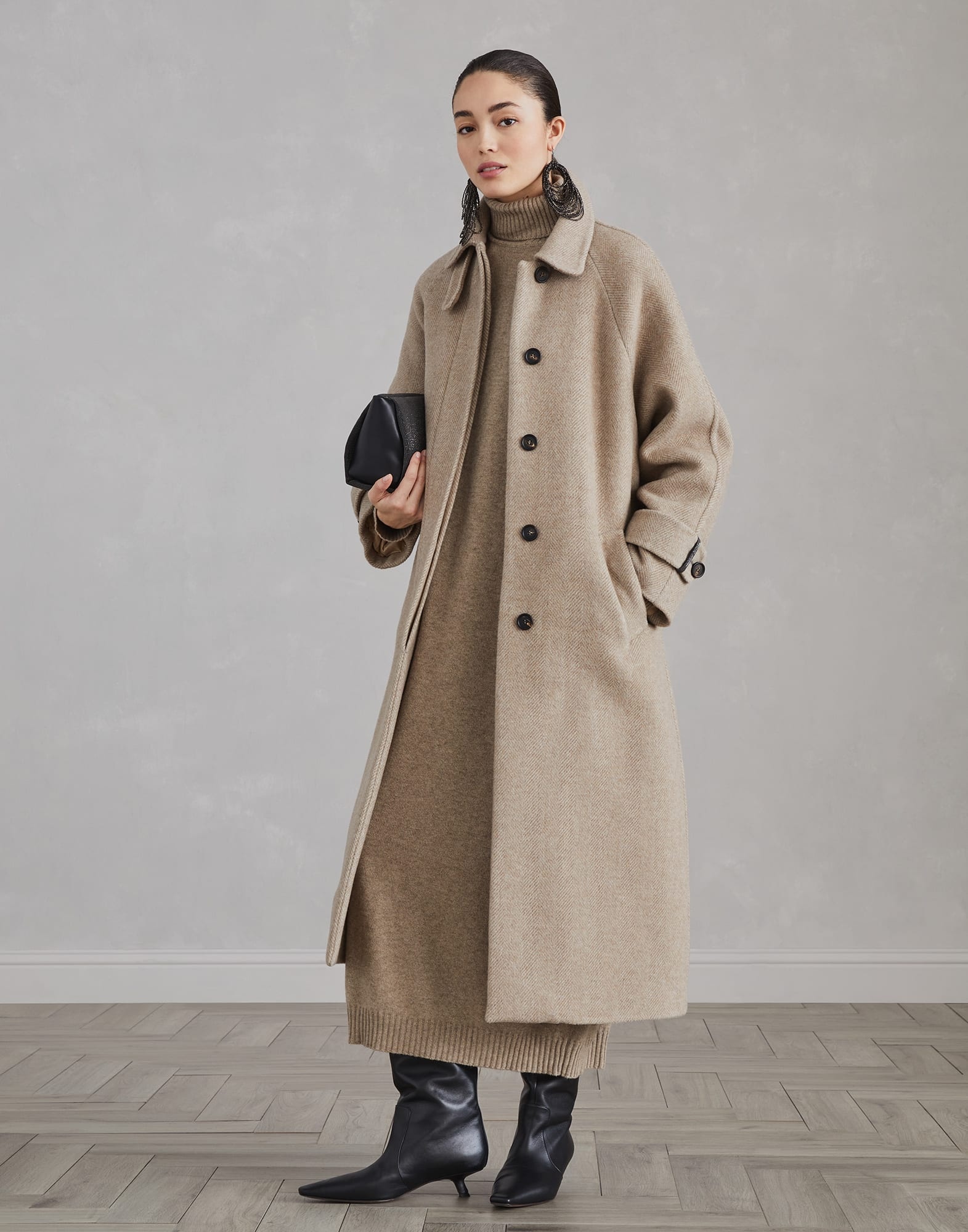 Hand-crafted virgin wool and cashmere double chevron cloth trench coat with shiny details - 5