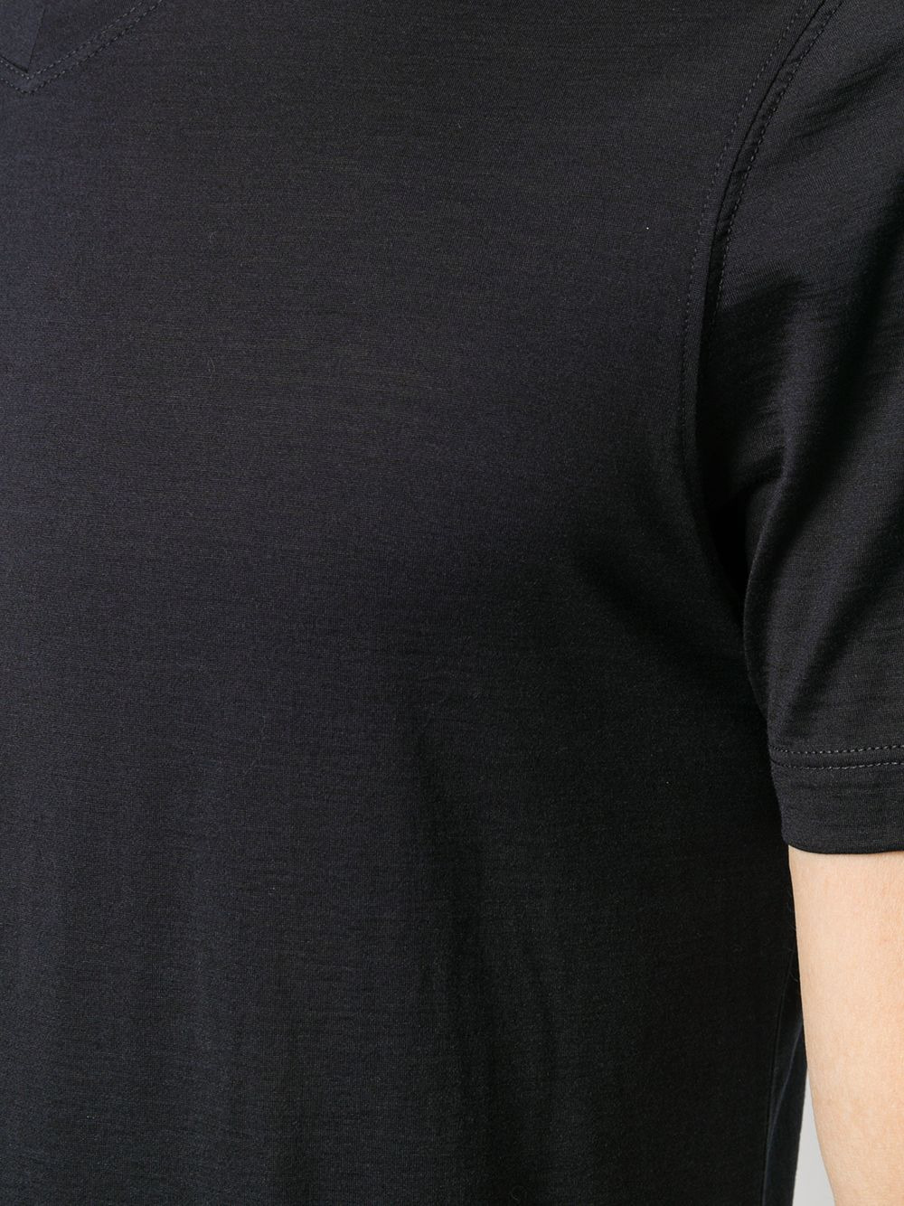 V-neck T-shirt - 5