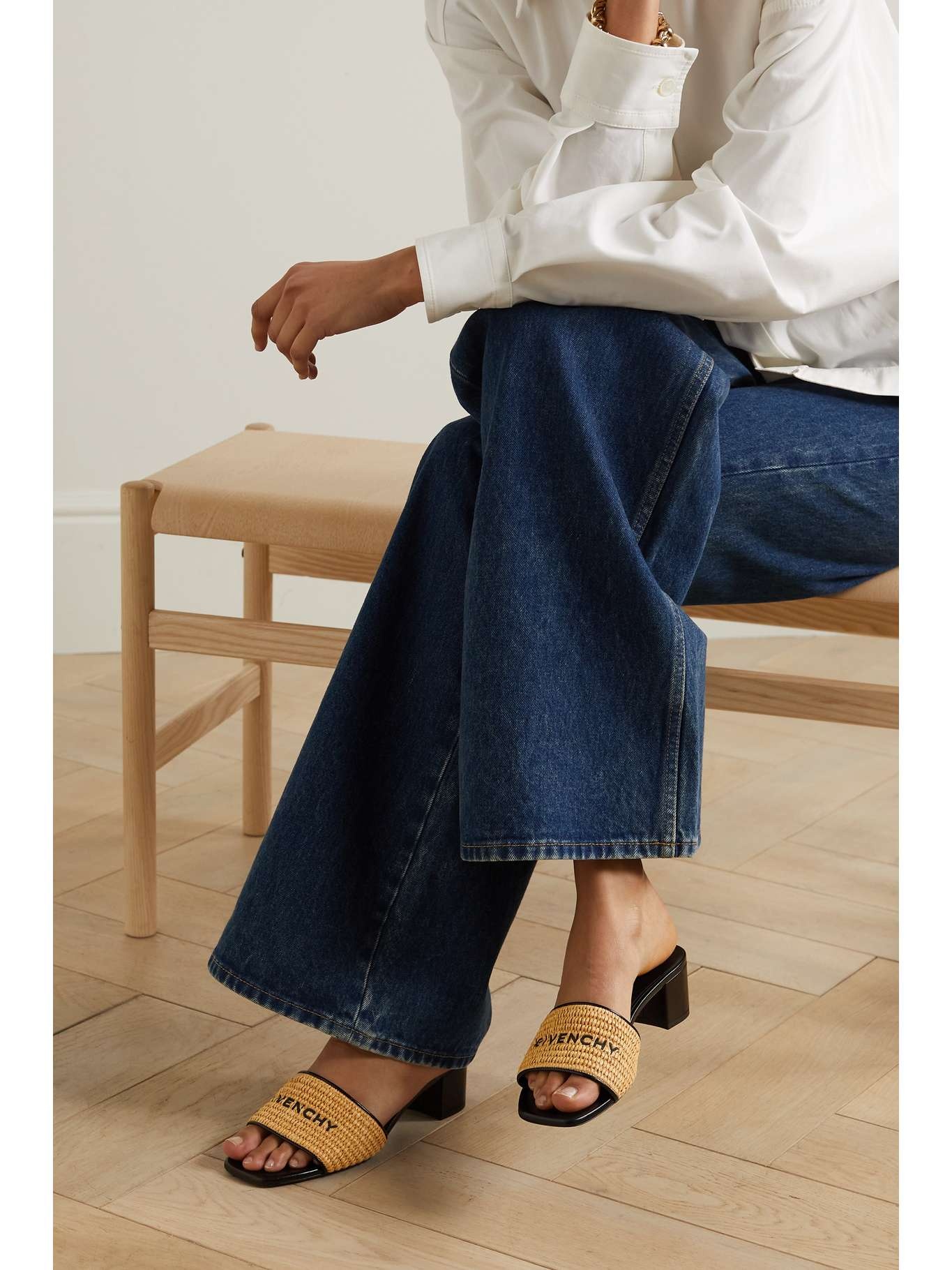 4G leather-trimmed embroidered raffia mules - 2