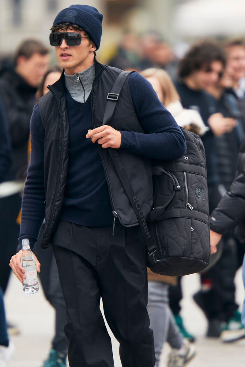 Conner Reversible waistcoat in Black 11