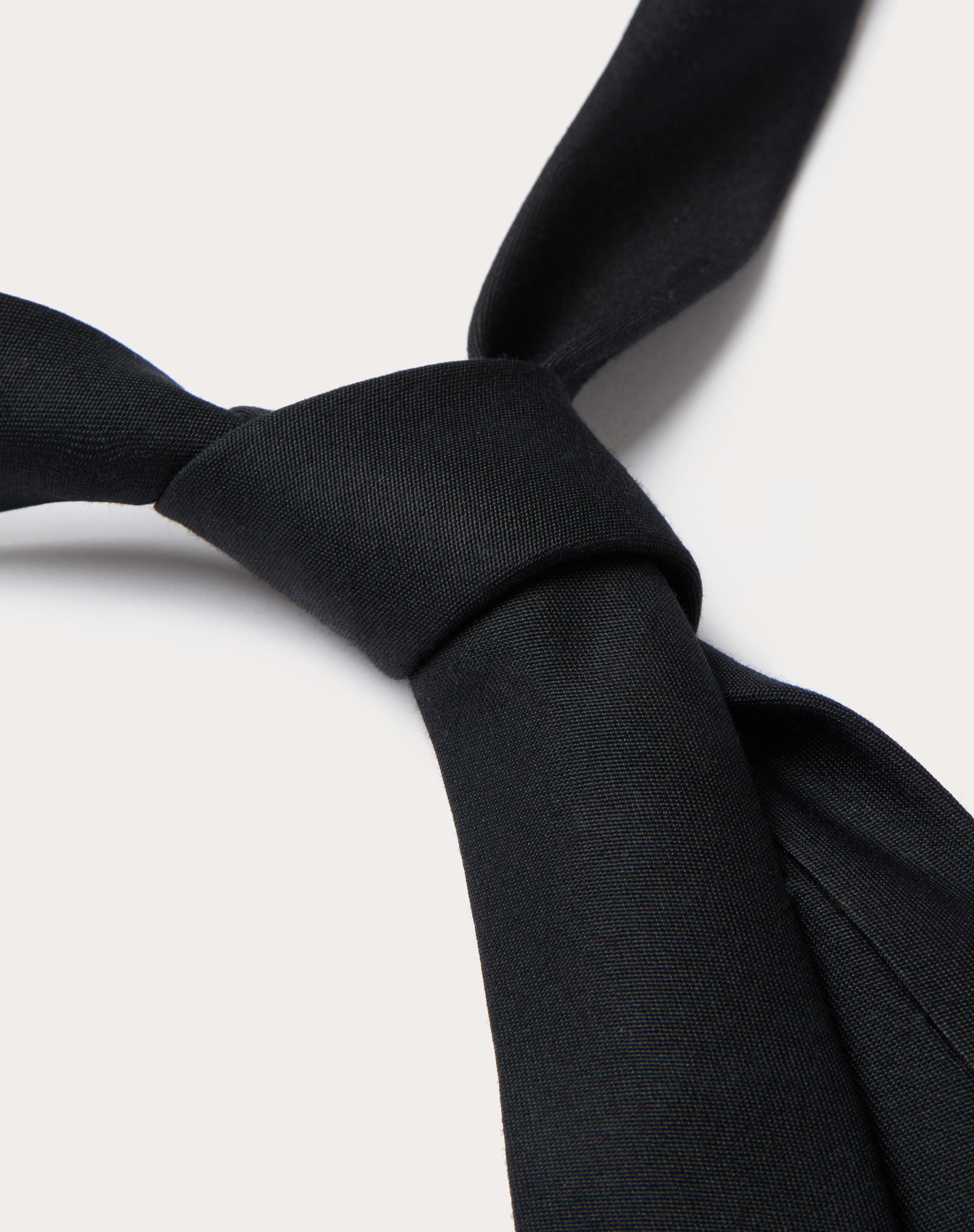 WOOL AND SILK VALENTIE TIE WITH METAL V APPLIQUÉ - 4