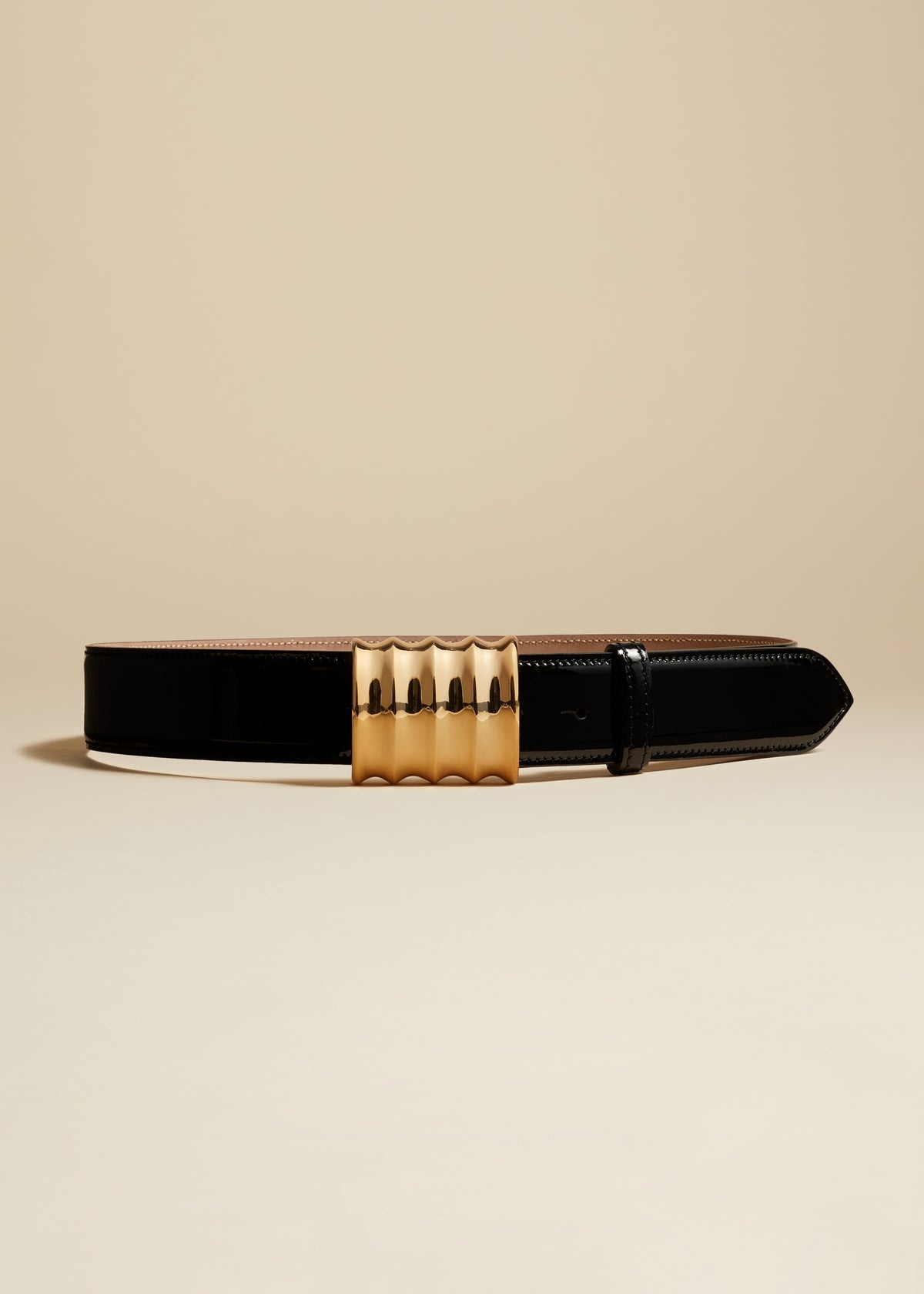【関税込み】KHAITE ブラック The Medium Julius ベルト KHAITE The Medium Julius Belt in Black Patent Leather with