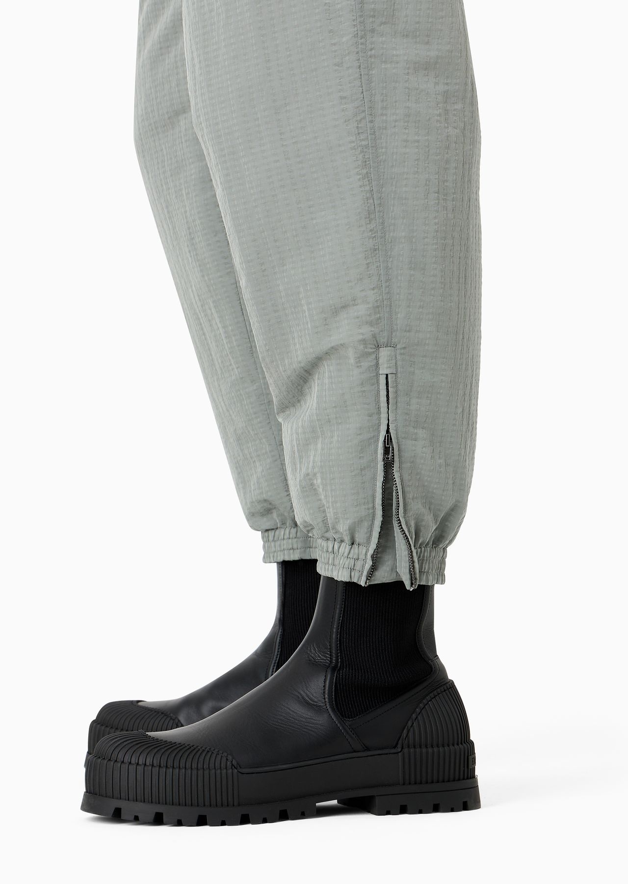 Light nylon seersucker trousers with stretch hem and zip - 5