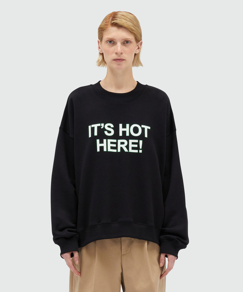 Black organic cotton sweatshirt with quotes "IT'S HOT HERE!" 6