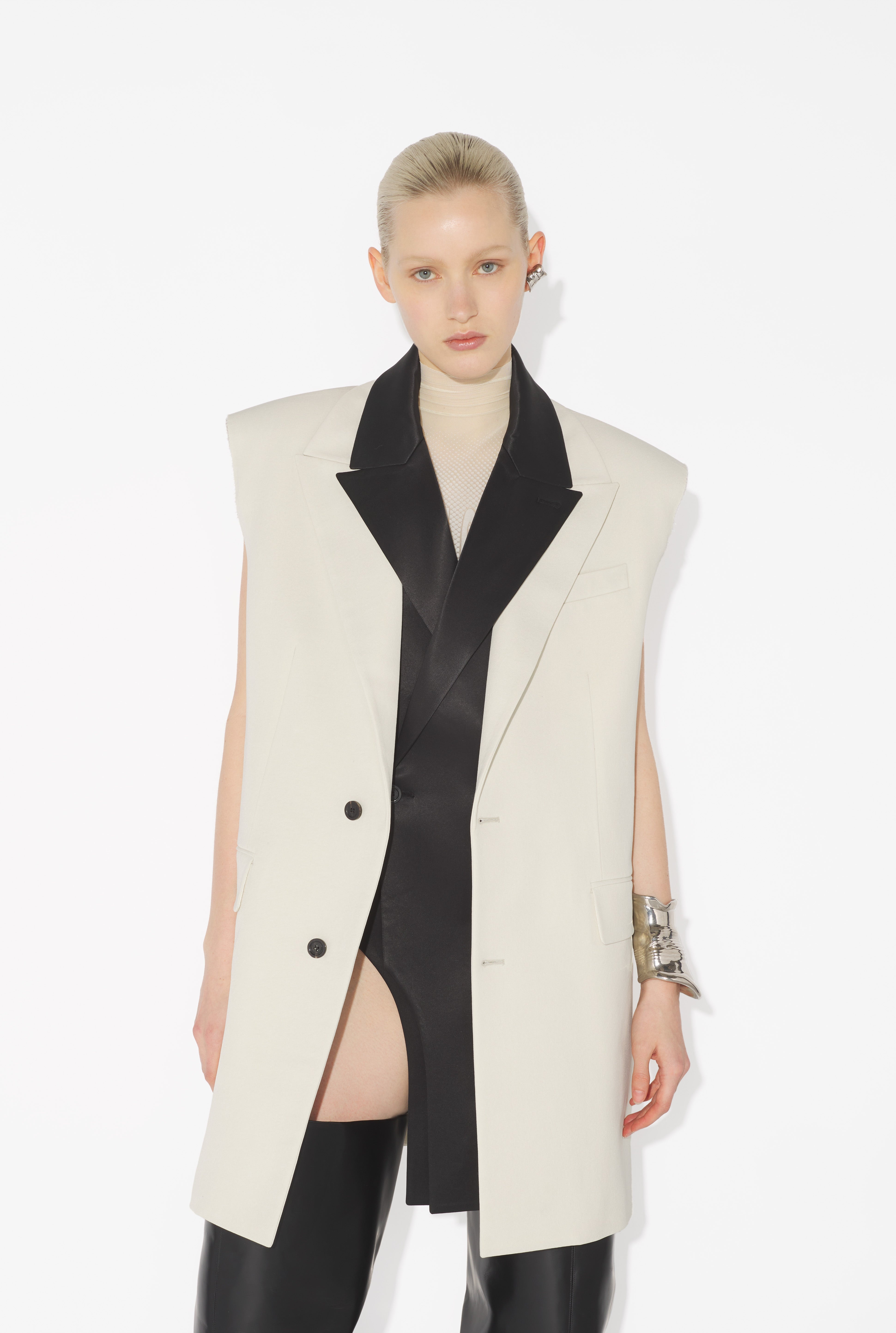THE SLEEVELESS VANILLA SUIT JACKET - 3