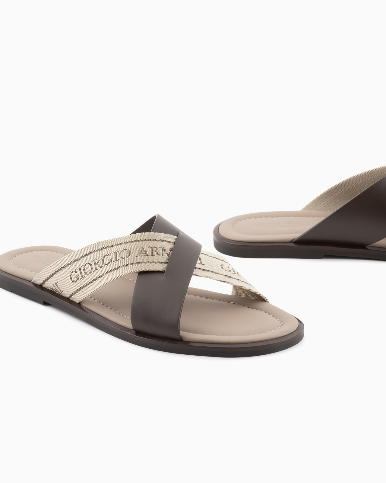 Leather cross sandals with two-toned tape - 5