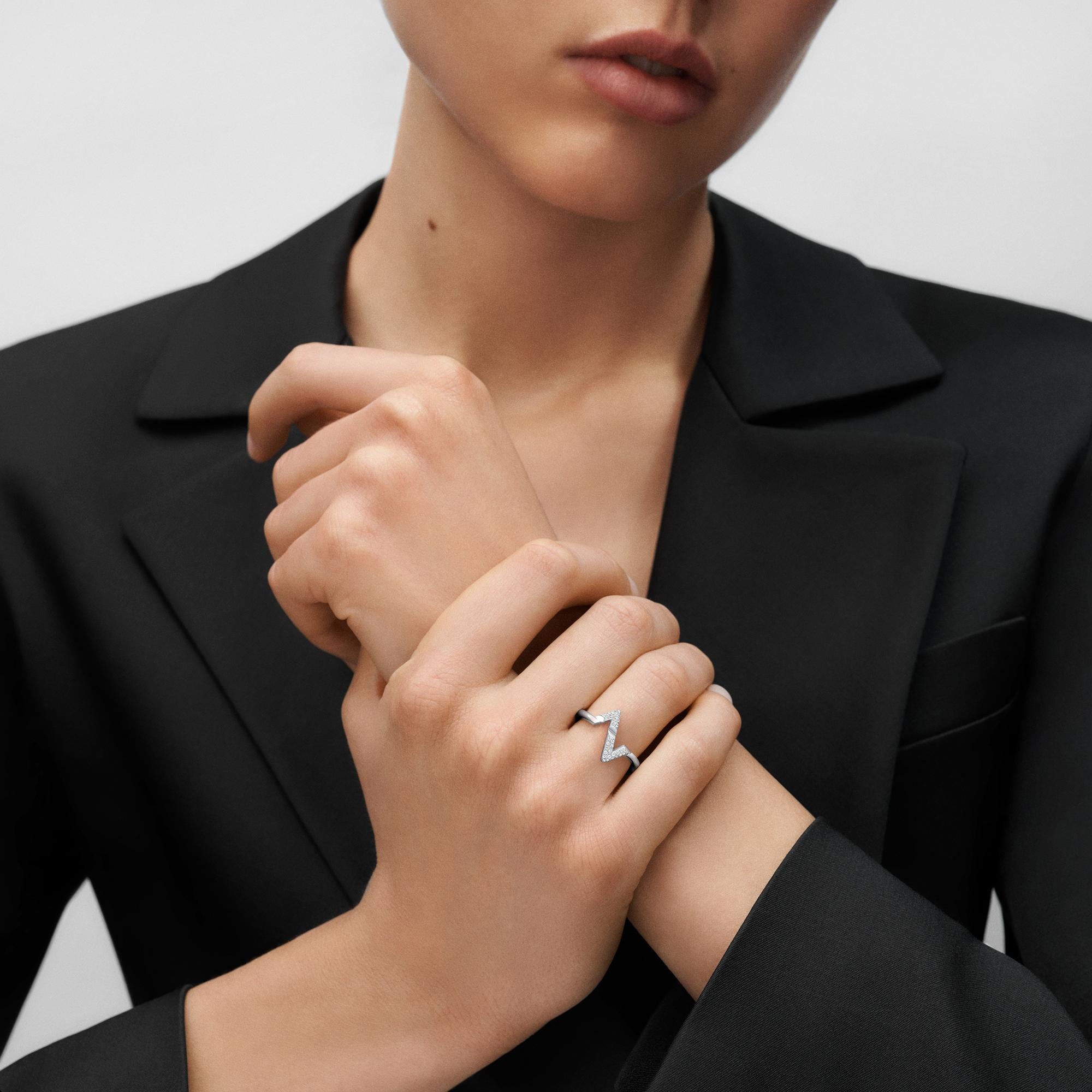 LV Volt Upside Down Ring, White Gold And Diamonds - 2