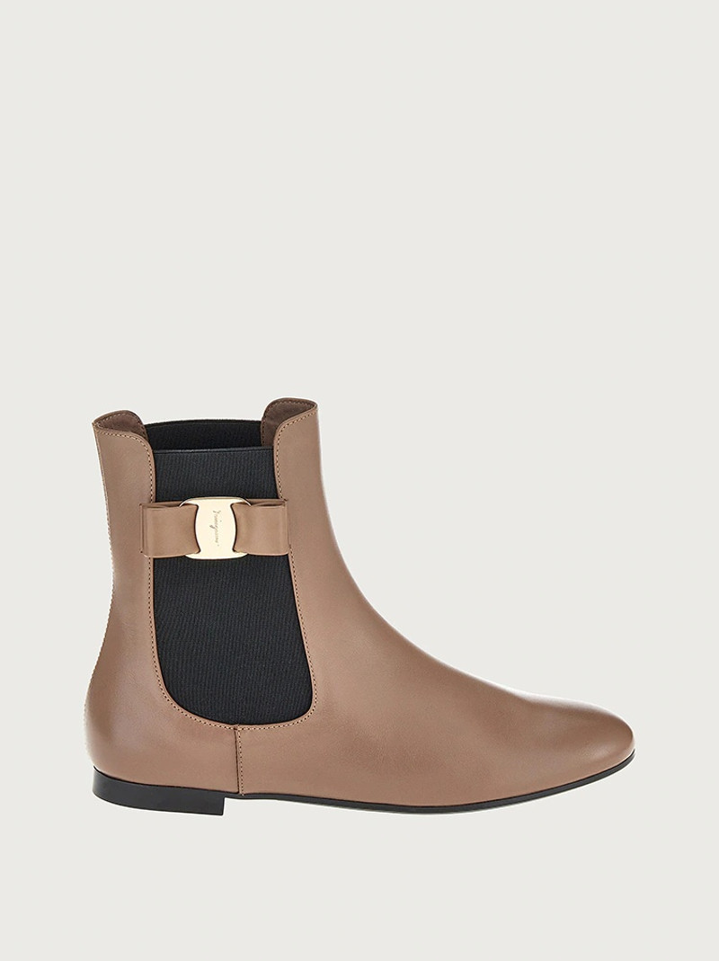 CHELSEA BOOT WITH VARA BOW 1