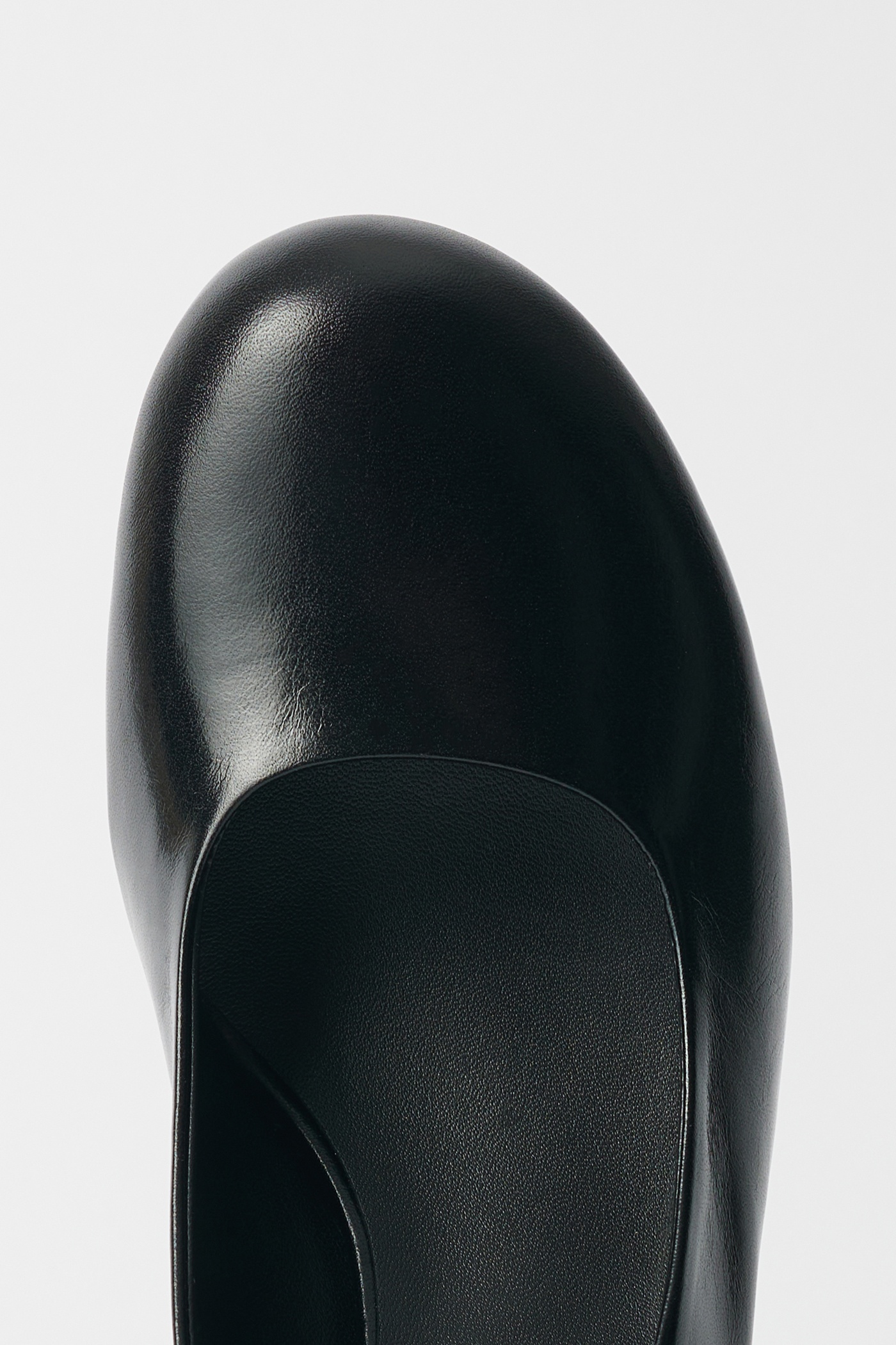 Declined Heel True Dye Black Leather - 2