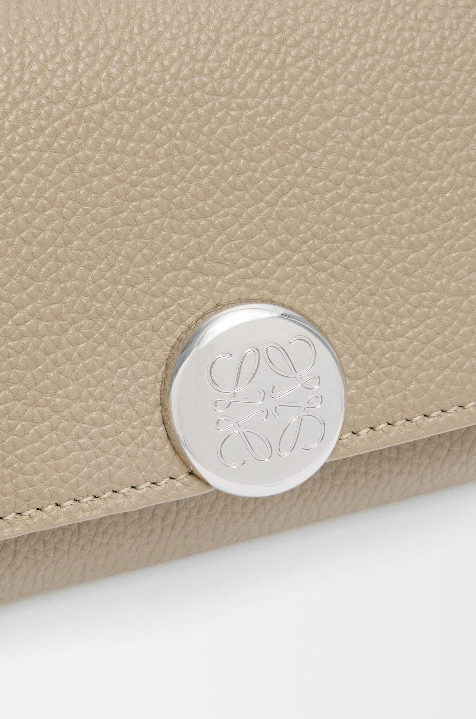 Pebble trifold wallet in pebble grain calfskin - 6