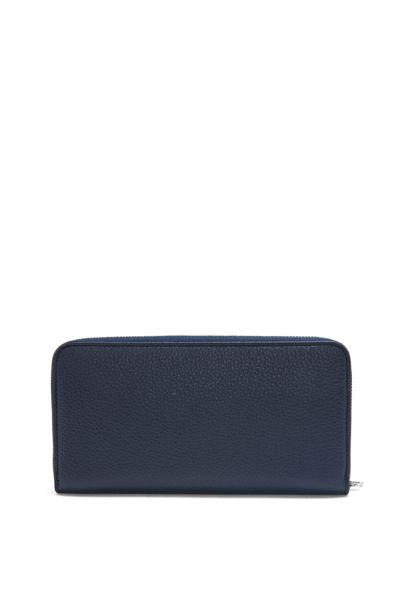 Zip around wallet in soft grained calfskin 3