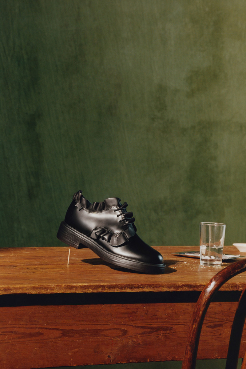 Dean Black Leather Shoes for Women. 3