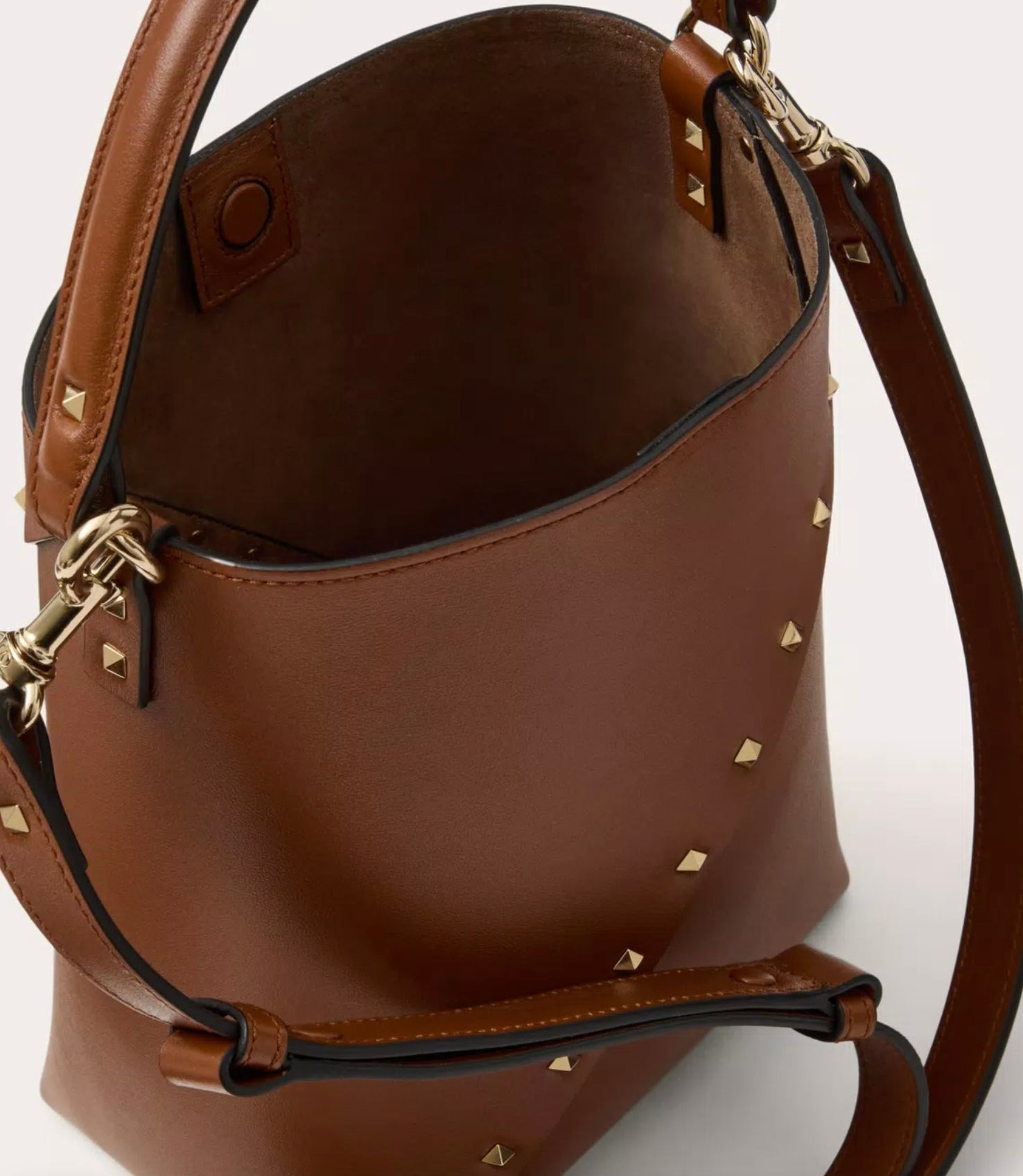 Valentino Garavani Valentino Garavani Rockstud Wispy Calfskin Bucket Bag - 3