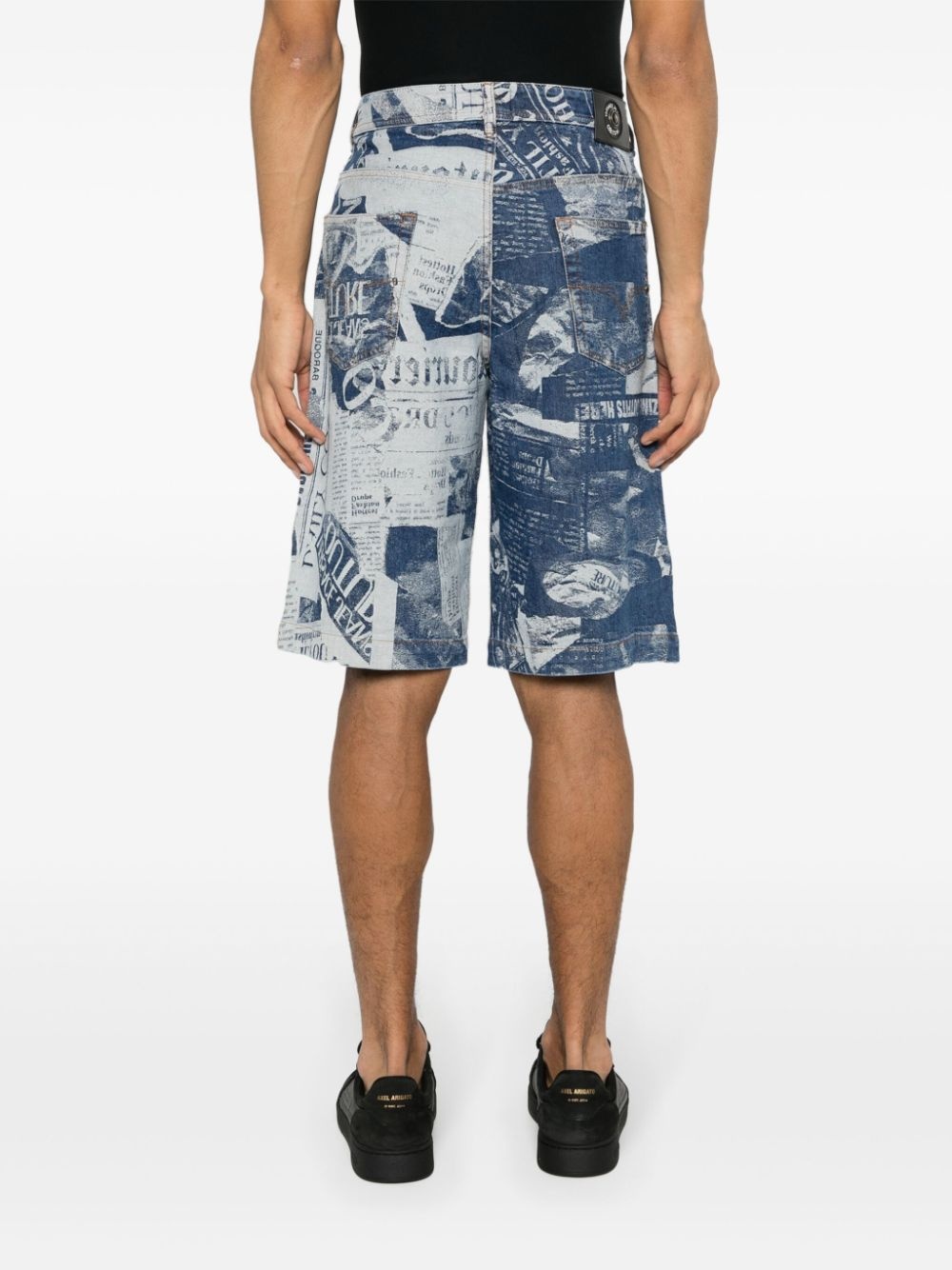 newspaper-print denim shorts - 4