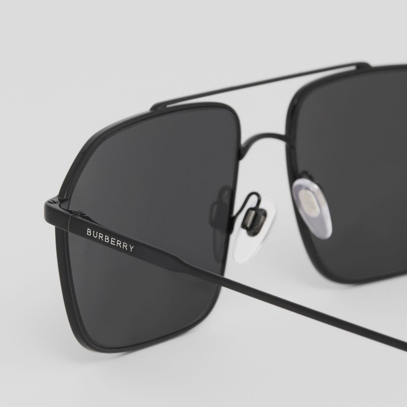 Burberry Icon Stripe Detail Navigator Sunglasses outlook