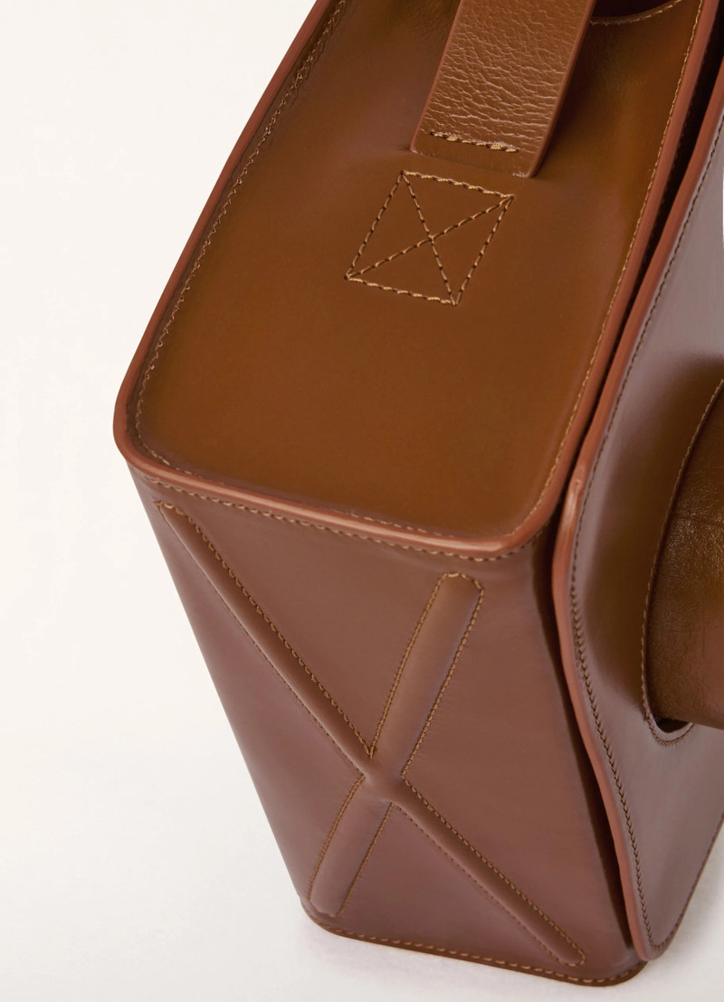 CAMERA BAG
VEGETAL TANNED LEATHER 4