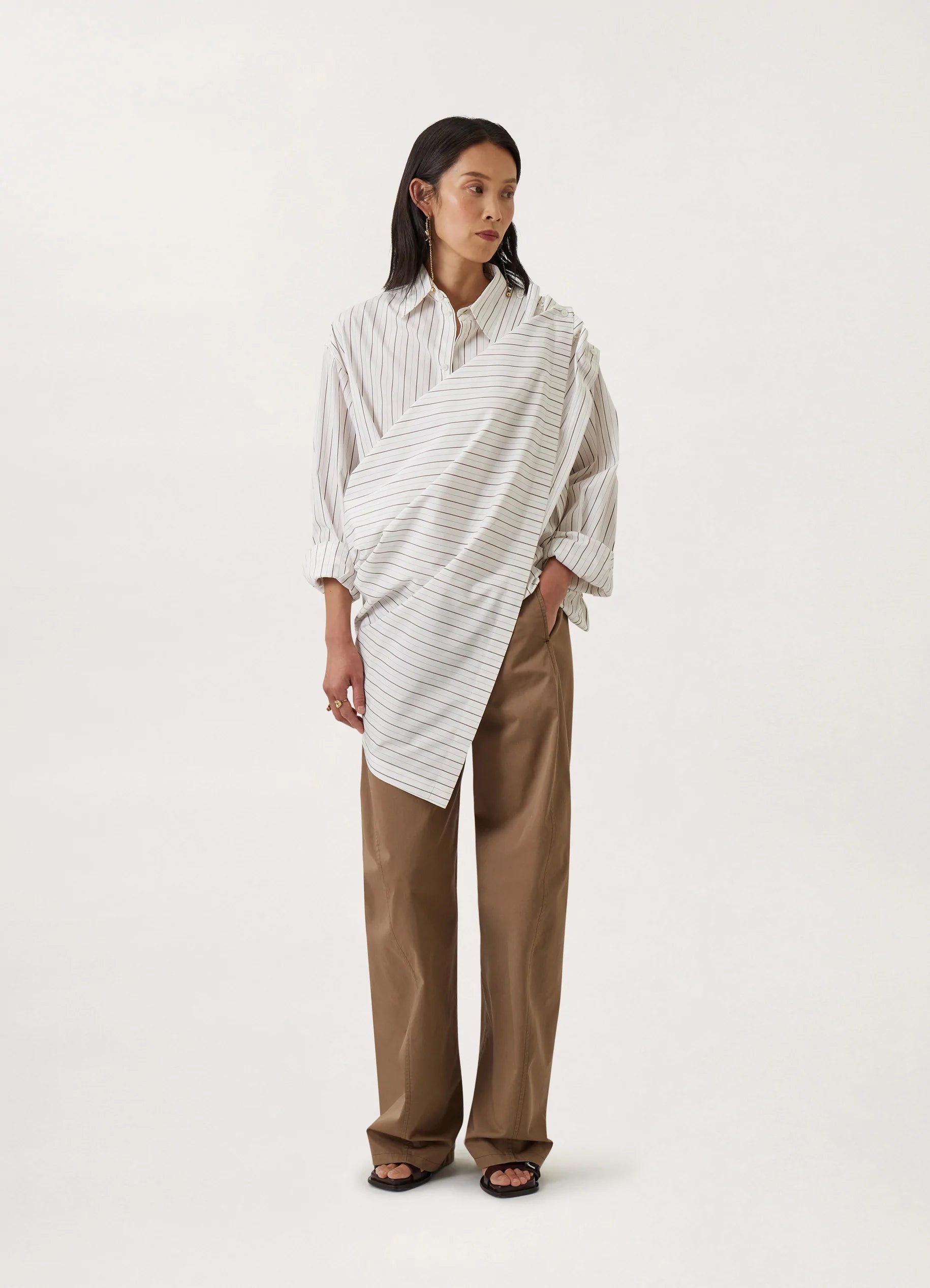 LIGHT BELTED TWISTED PANTS
COTTON TWILL - 10