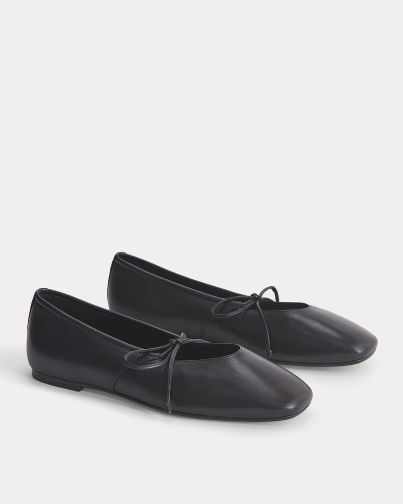 EVERLANE LEATHER KEYHOLE FLAT outlook