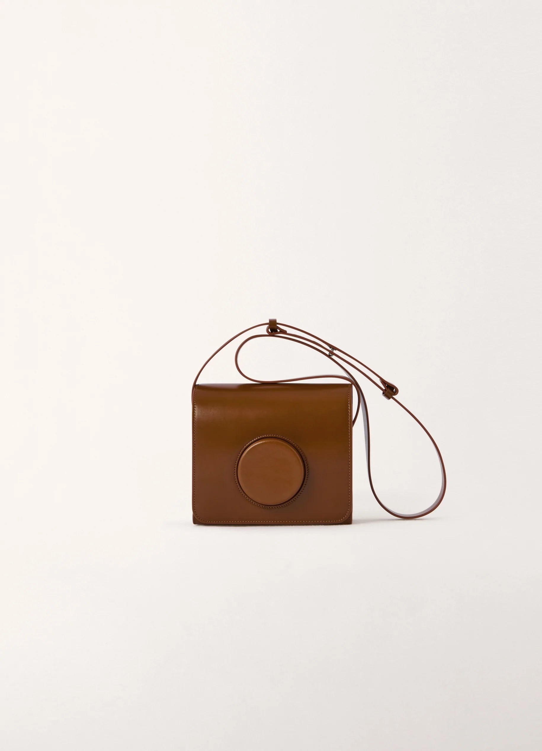 CAMERA BAG
VEGETABLE TANNE - 1