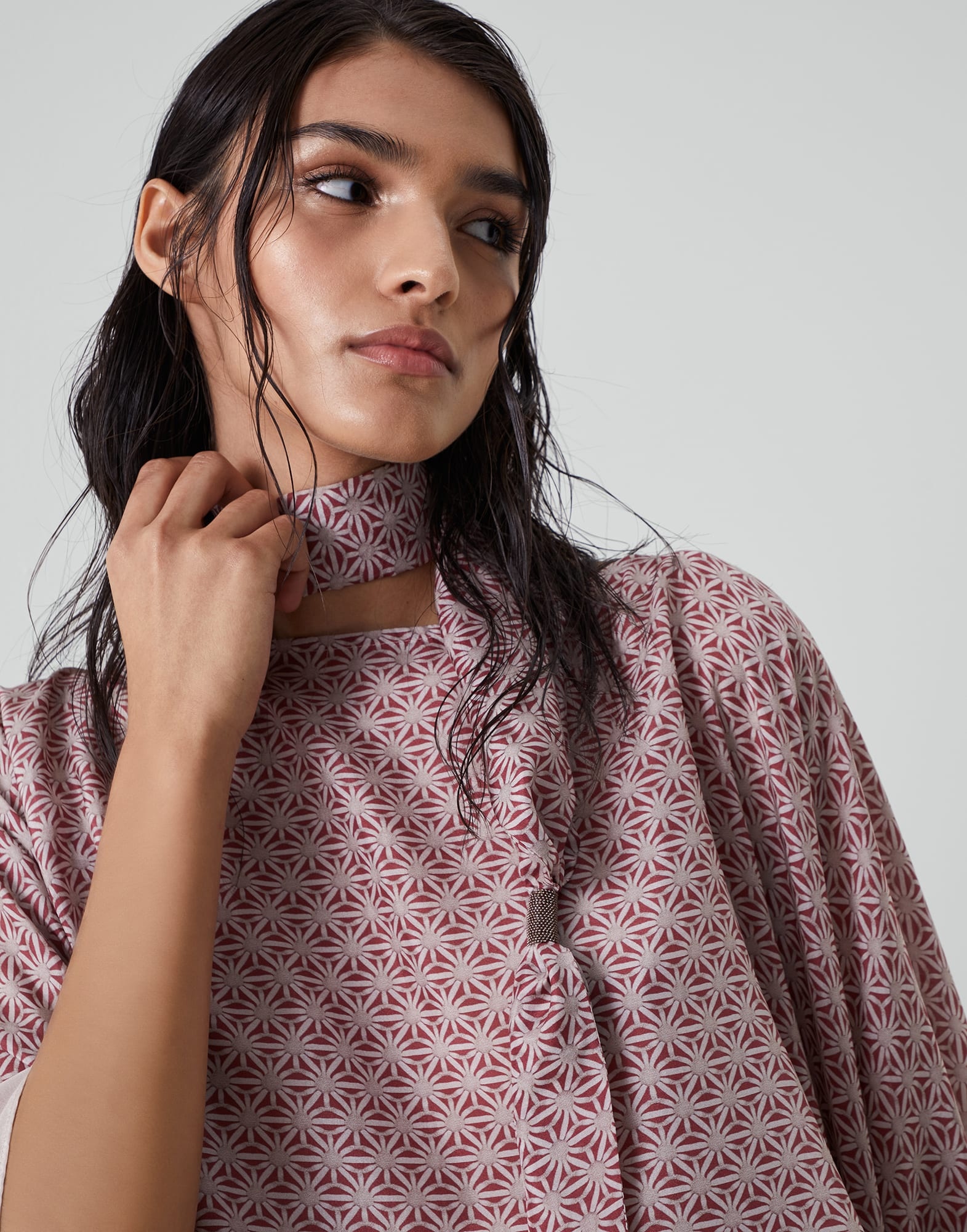 Starburst flower silk pongee foulard with monili - 3