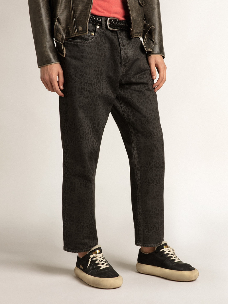Men’s gray jeans with leopard print 2