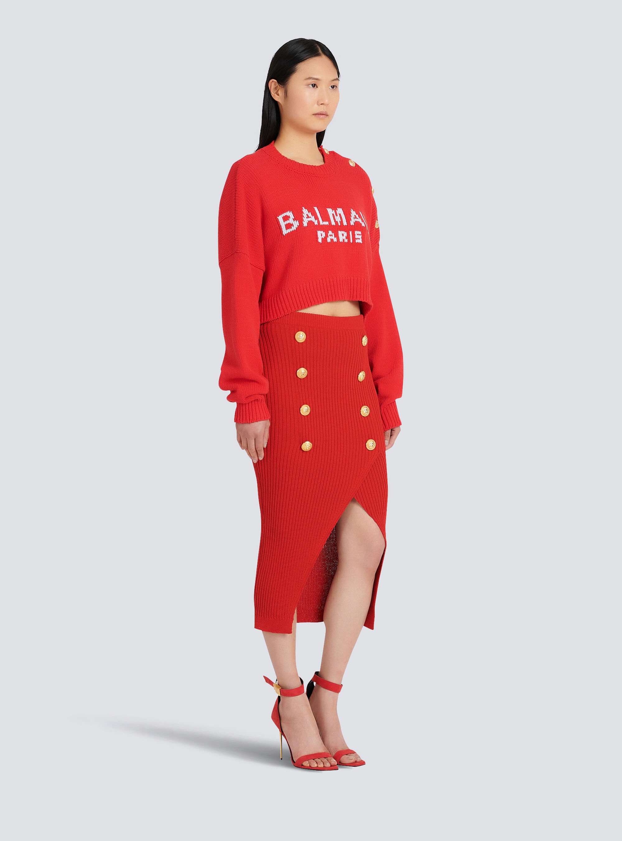 HIGH SUMMER CAPSULE - Cropped knit sweater with Balmain logo print - 5