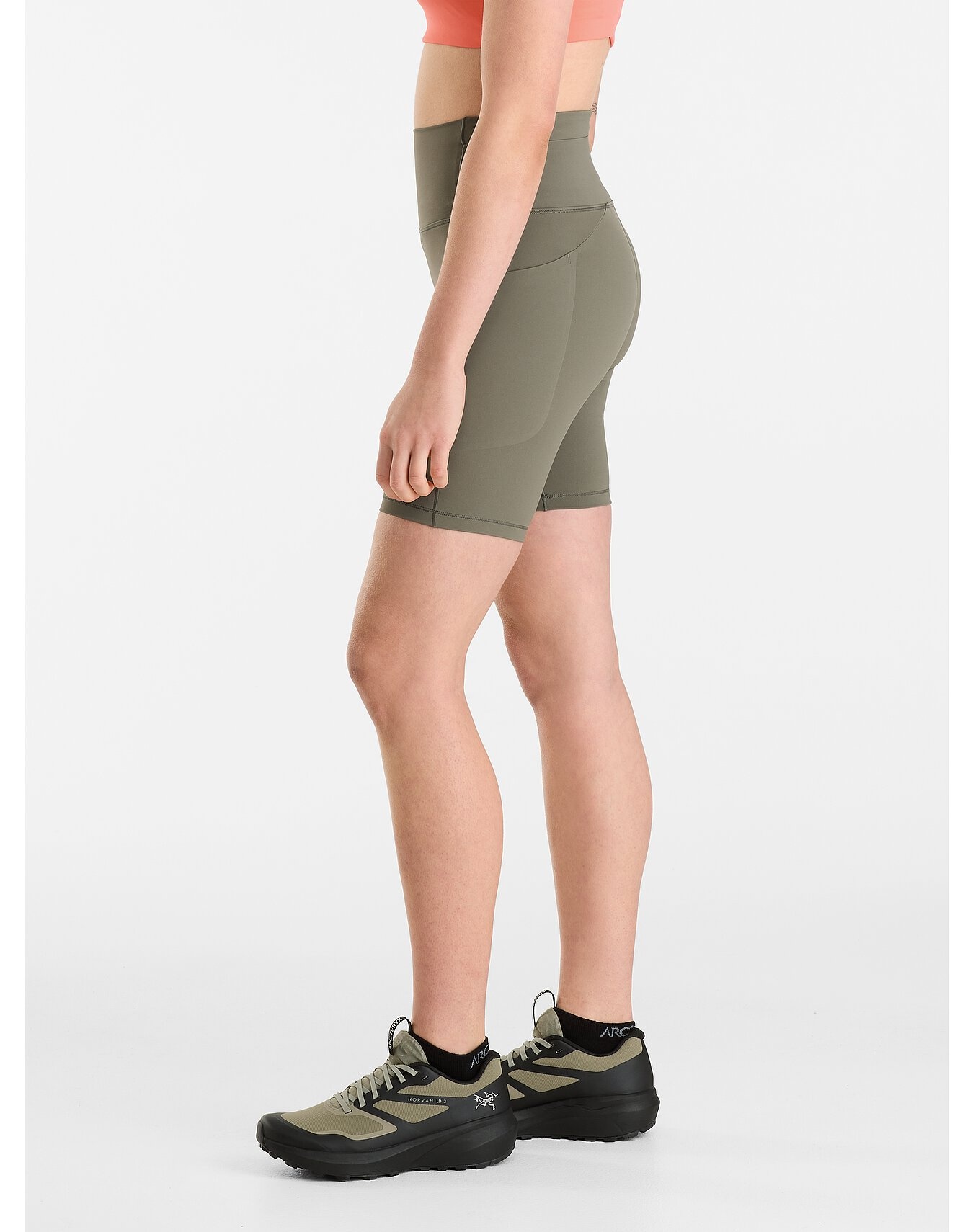 Essent High-Rise Short 8" - 3