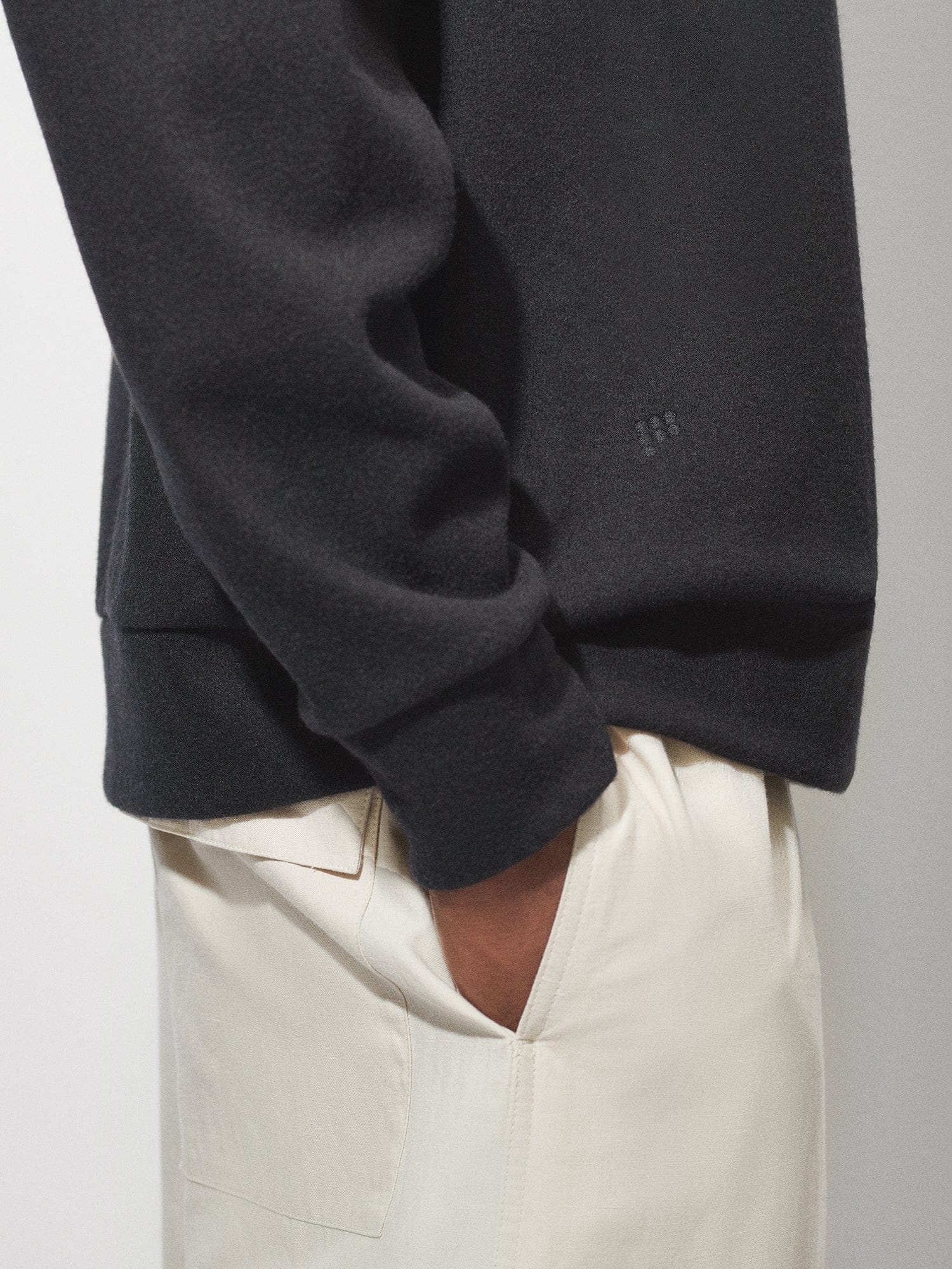 Mens Recycled Wool Jersey Oversized Sweater - Black - 4