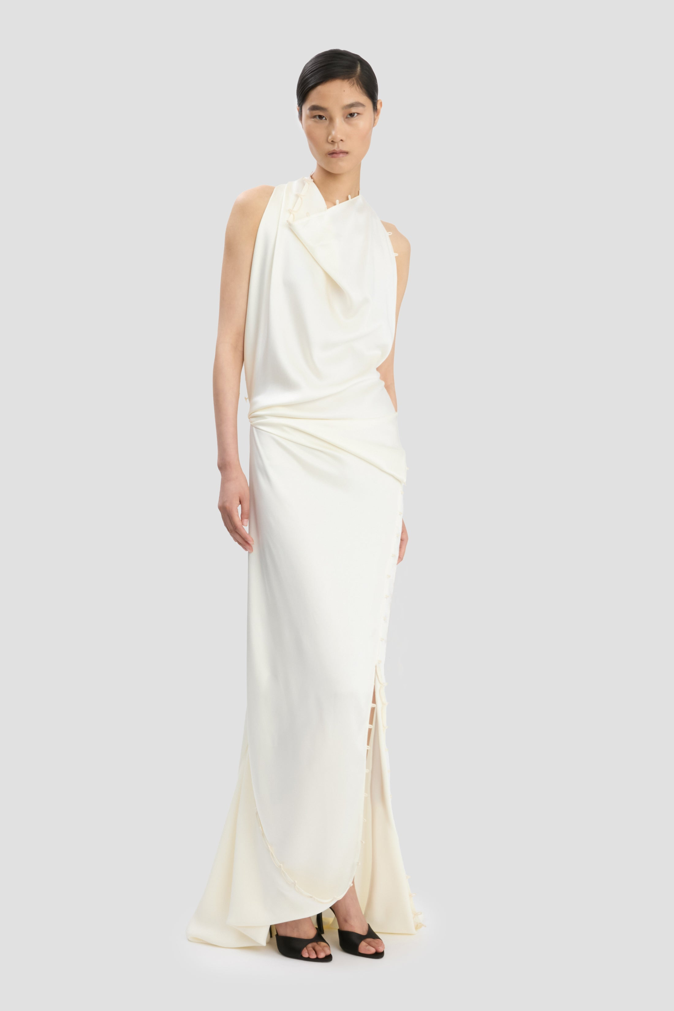 Rouleaux Detail Sleeveless Gown In Ivory - 3