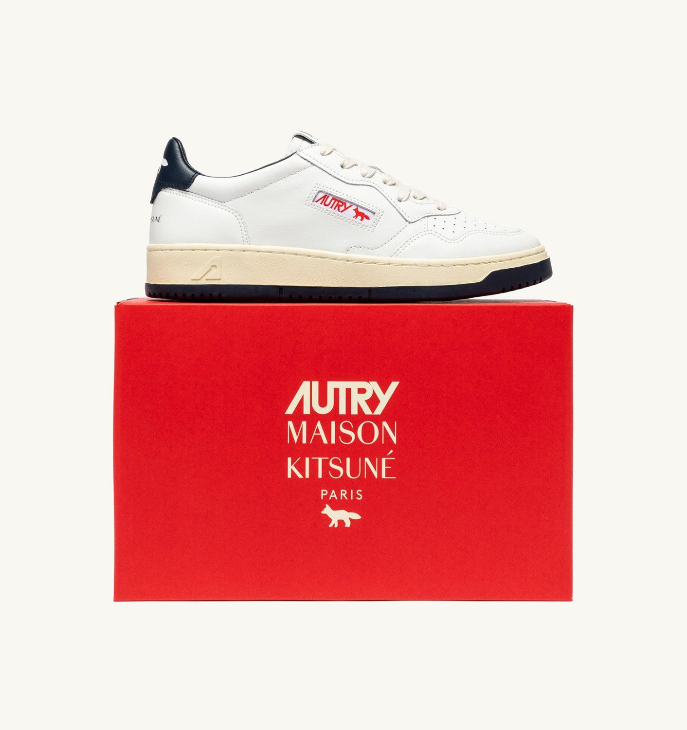 MEDALIST LOW 'MAISON KITSUNÉ' SNEAKERS IN WHITE AND BLUE LEATHER - 9