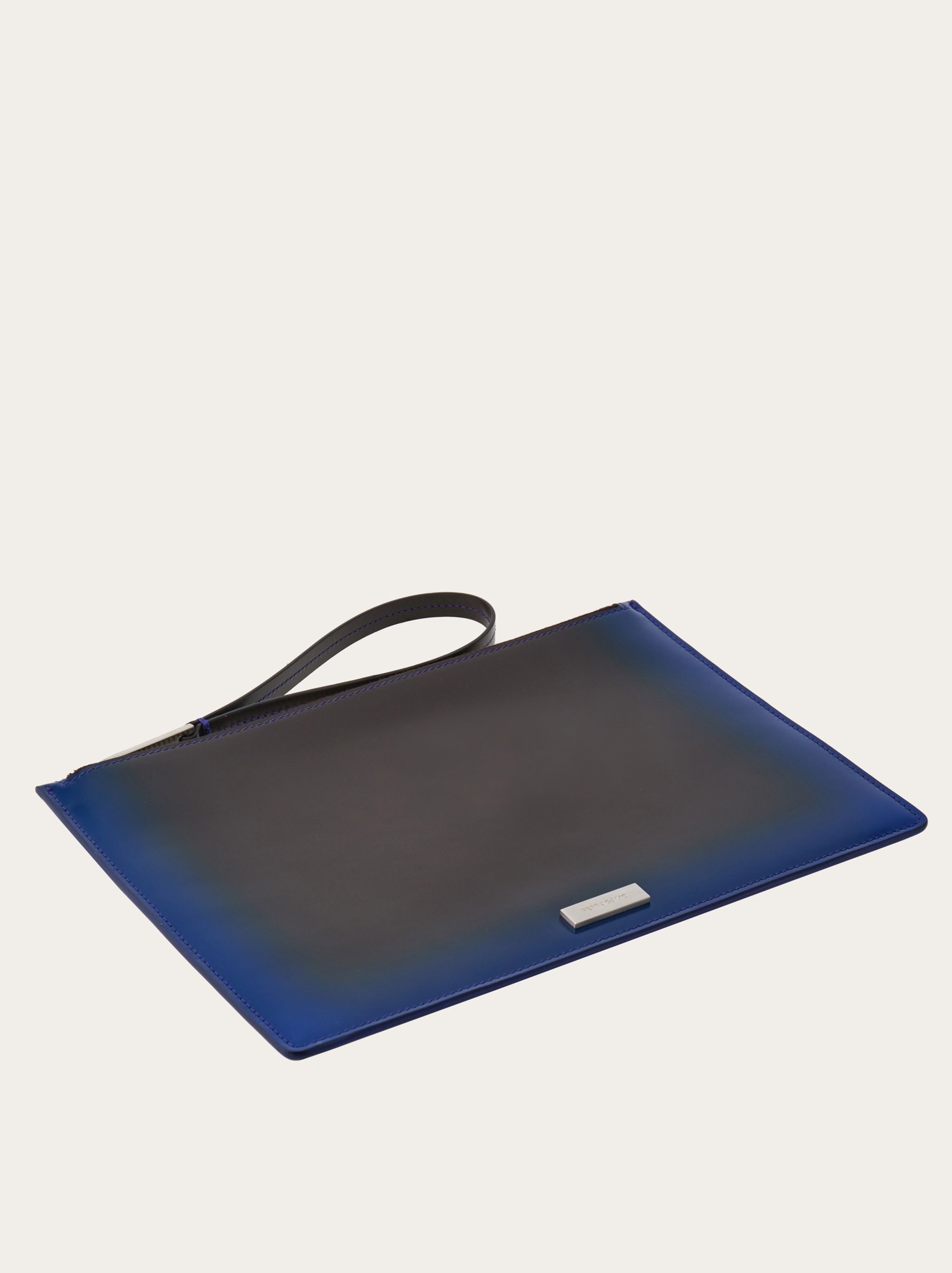 Item holder with nuanced detailing - 2