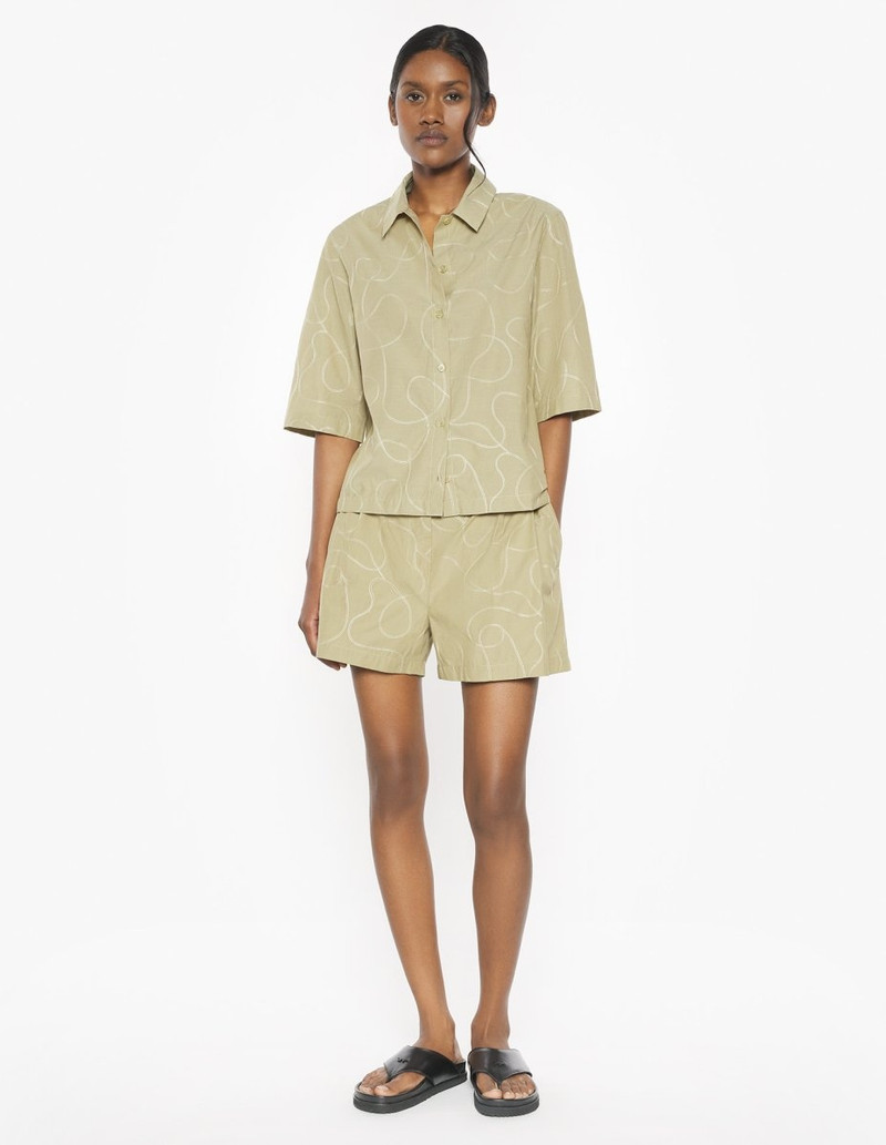Maison Kitsuné DESA DESIGN EMBROIDERED PLEATED SHORTS outlook