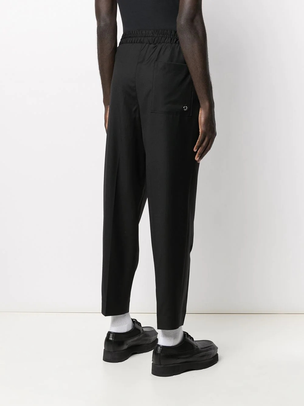 pressed-crease elasticated-waist trousers - 4