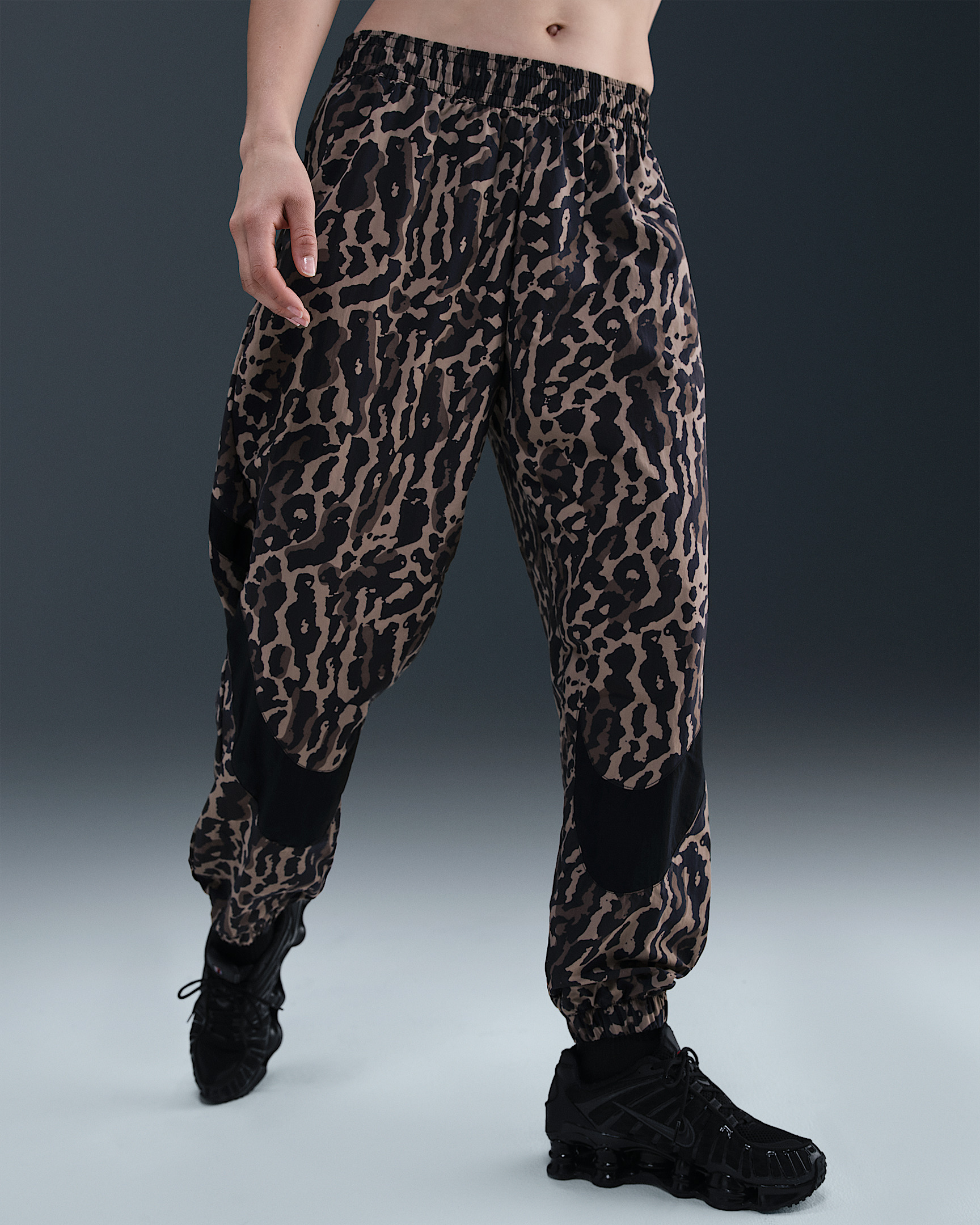 Nike Sportswear Women's Woven Printed Pants - 2
