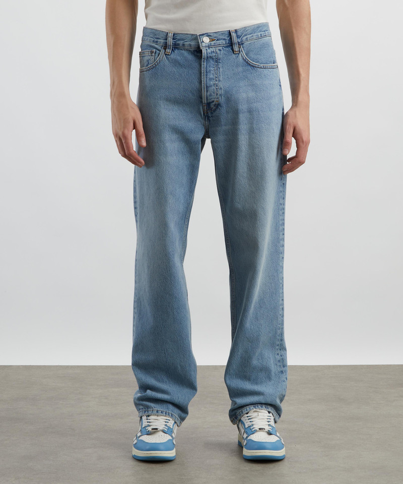 FRAME Relaxed Jeans in Jefferson outlook