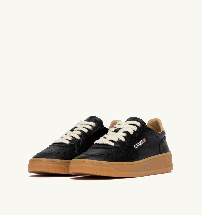 AUTRY MEDALIST LOW SNEAKERS IN BLACK AND MARSHMALLOW LEATHER outlook