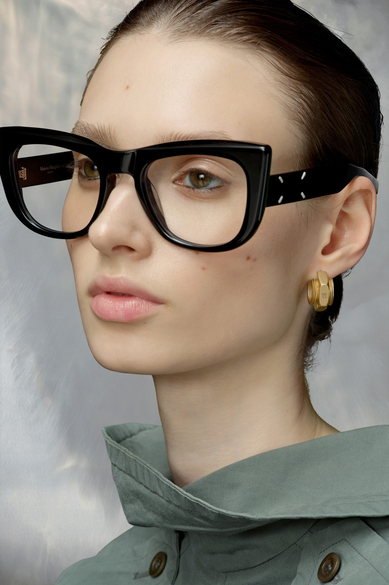 Bolt and nut ridged earring 4