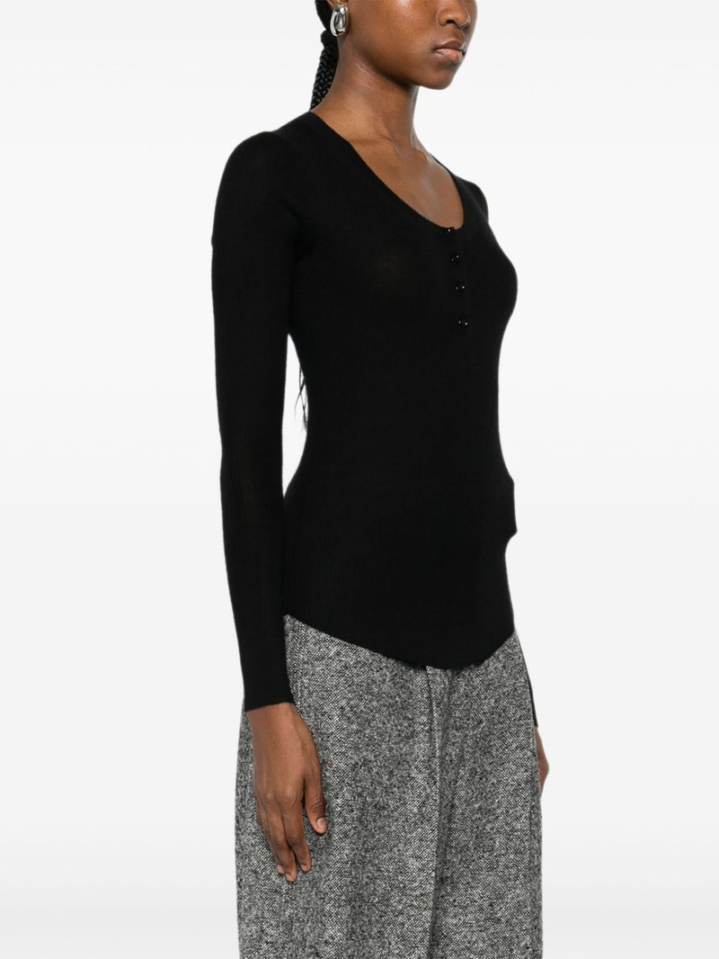 button-fastening knitted top 3
