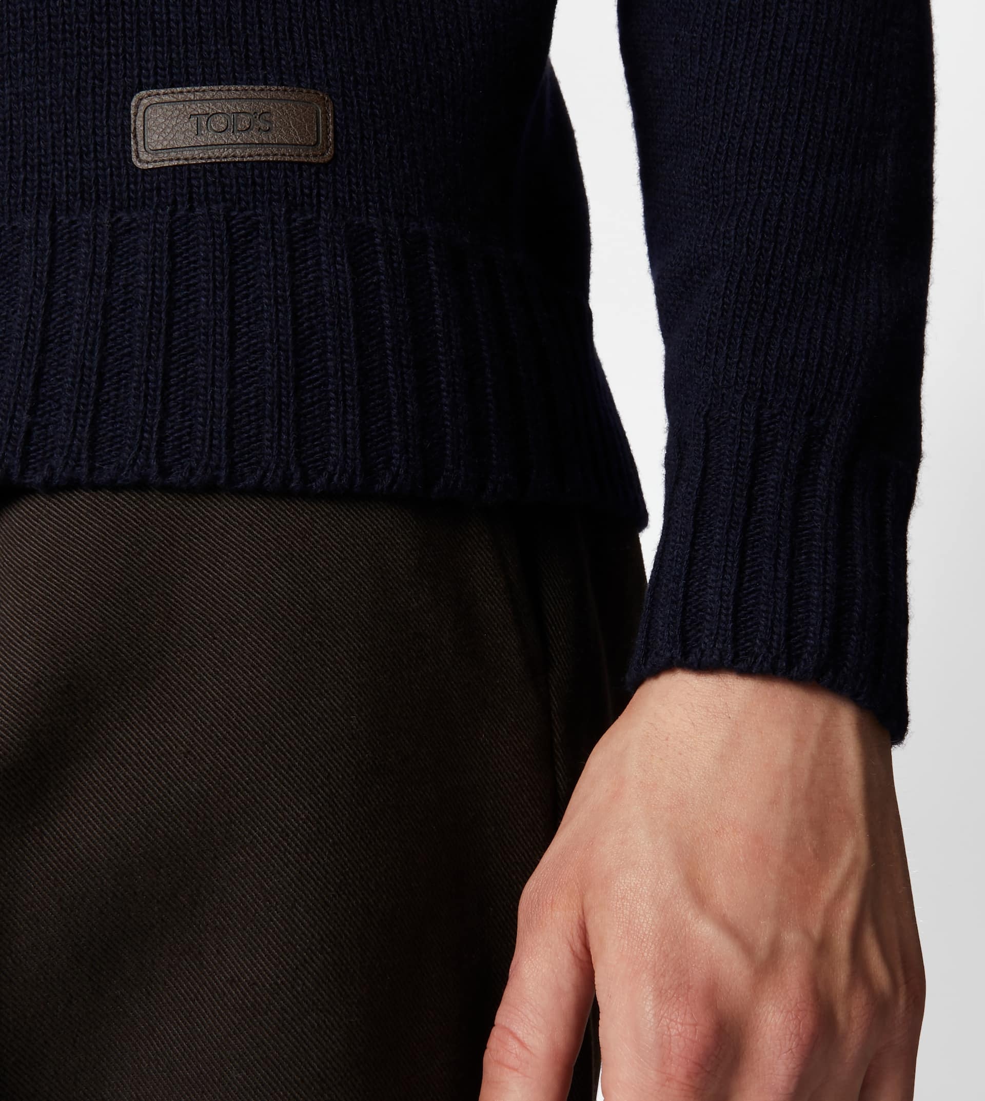 CASHMERE BLEND ROUND NECK JUMPER - BLUE - 4