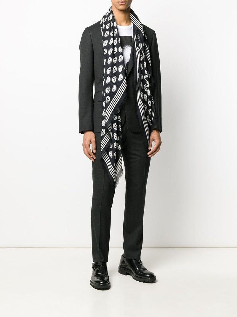 Alexander McQueen Alexander McQueen skull scarf black/white outlook
