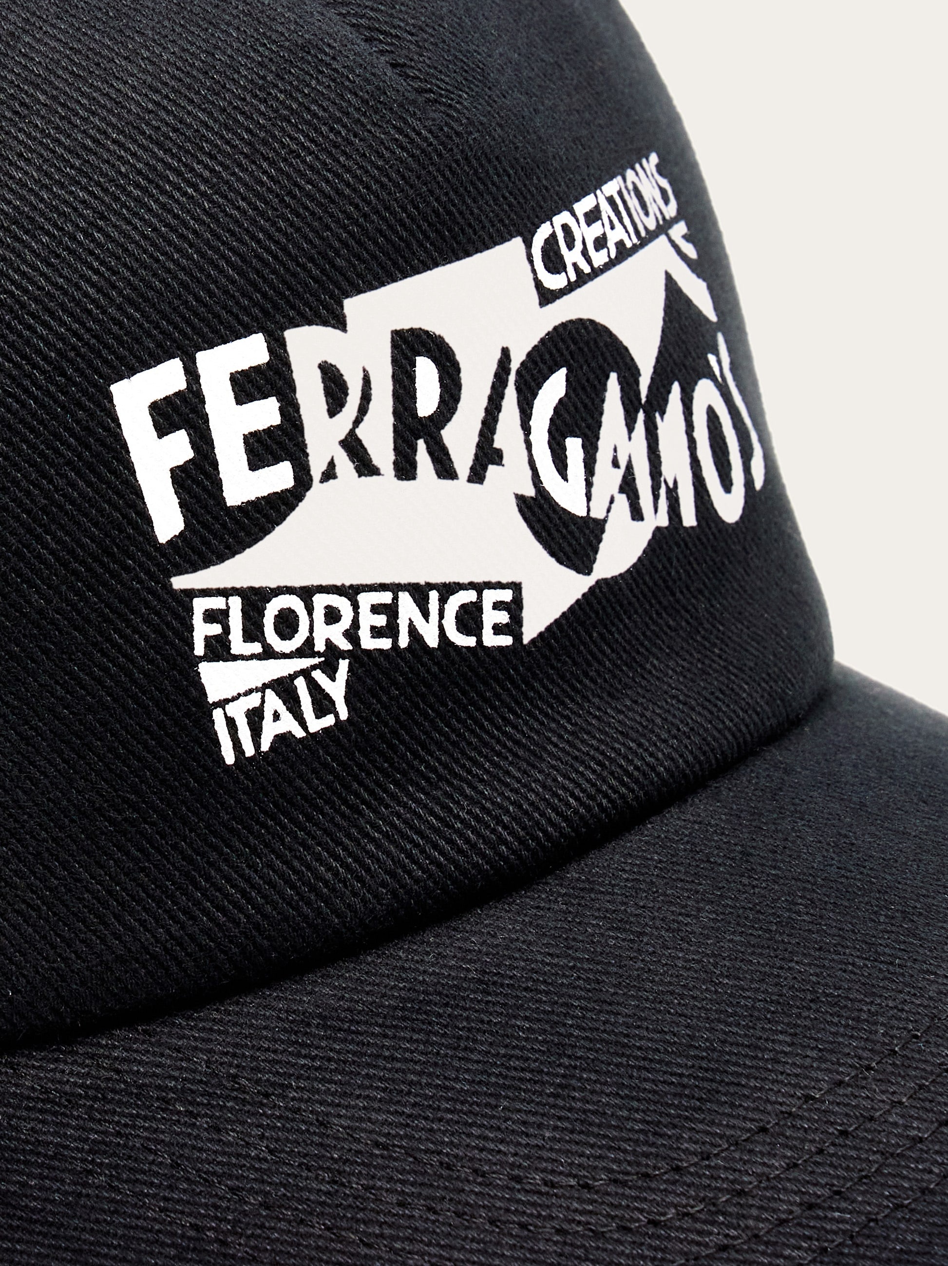Baseball cap with logo - 2